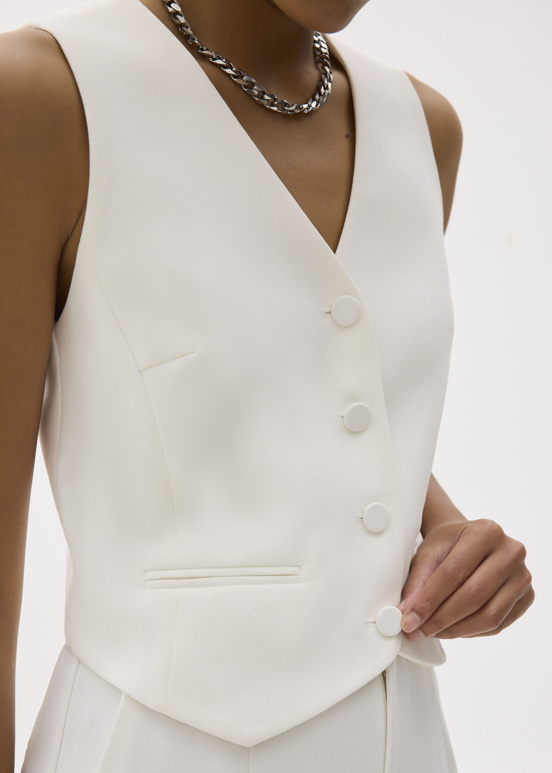 Yuna Relaxed V-neck Vest - Image 10