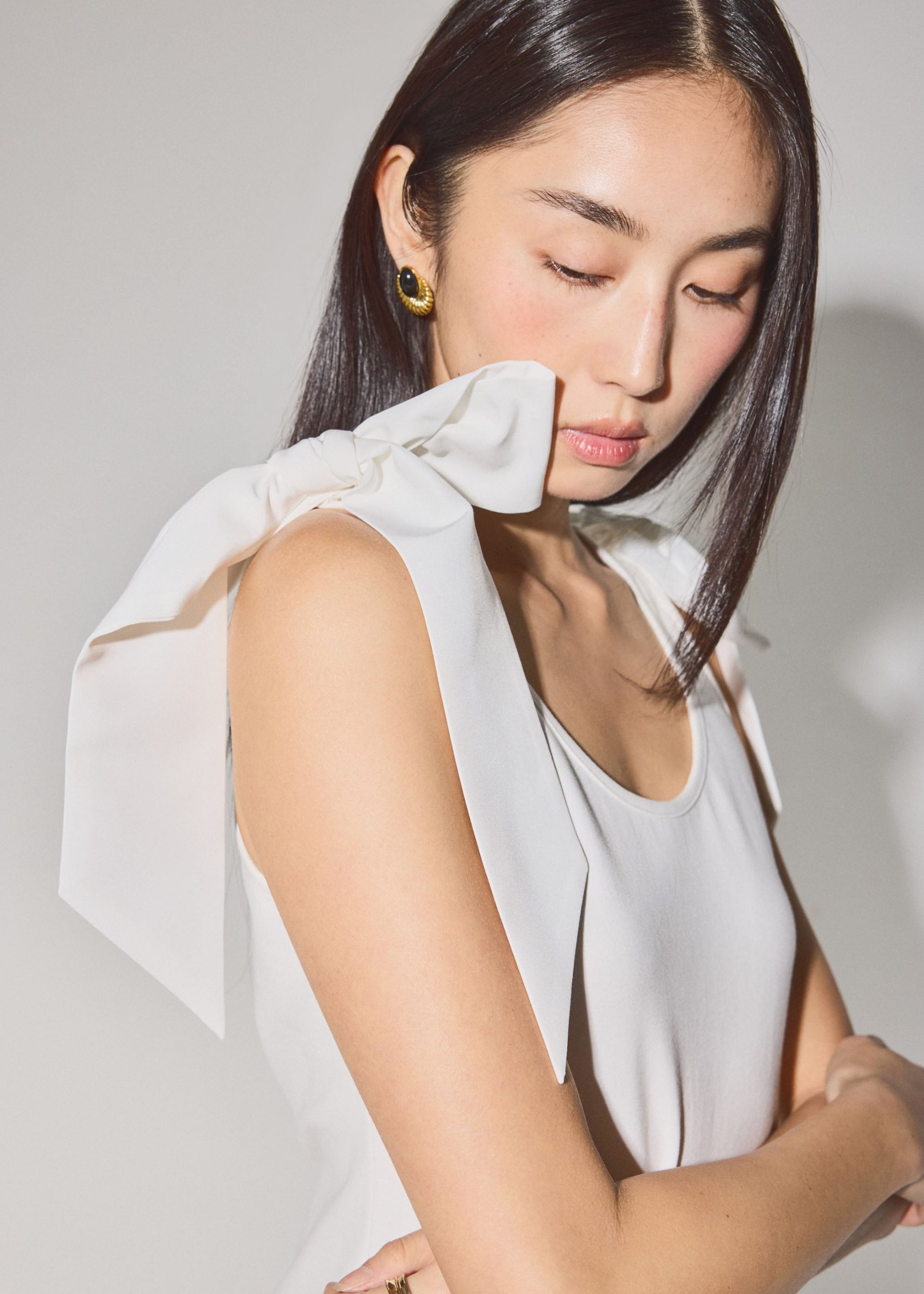 Ribbon Tie Scoop Neck Fitted Top - Image 9