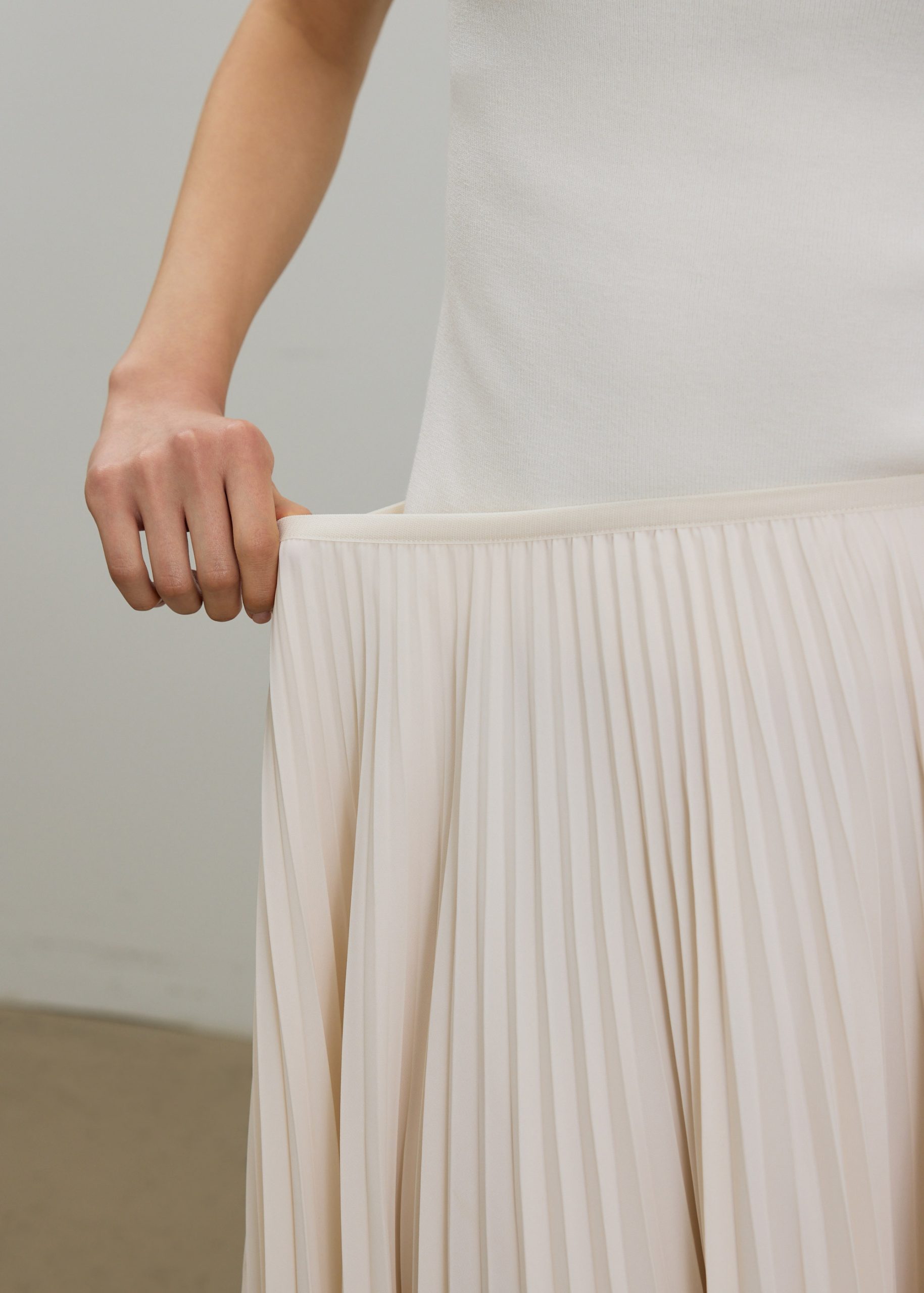Wei Elastic Sunray Pleated Midaxi Skirt - Image 22