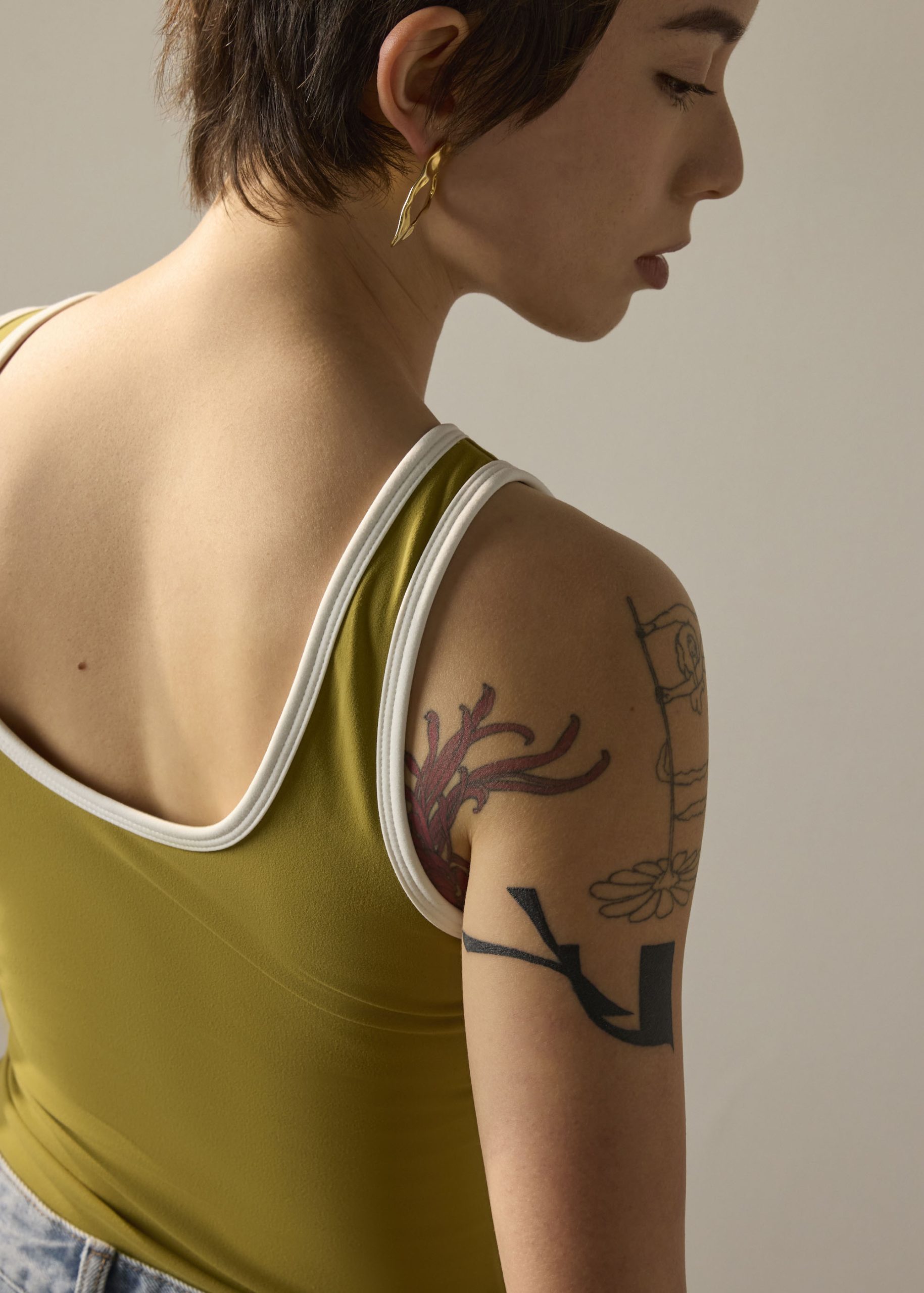 BraFree by LB Multi-way Contrast Piping Jersey Fitted Top - Image 14