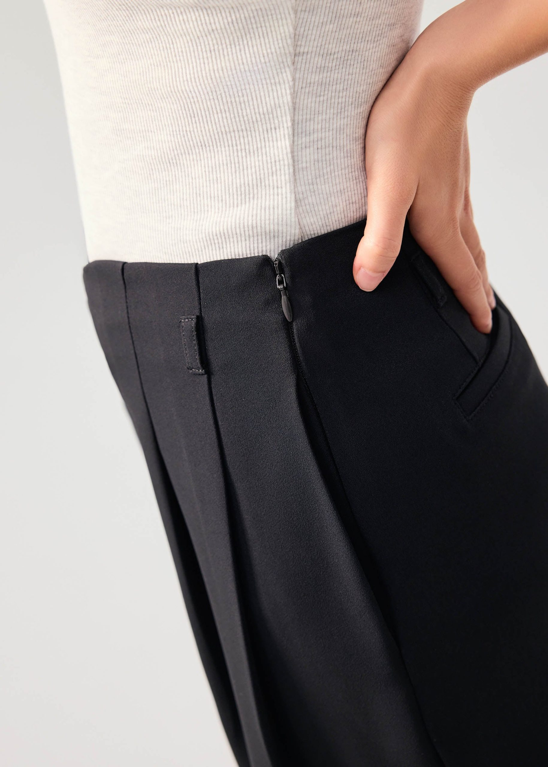 PETITE Leggy??Nadine Crepe Asymmetric Waistband Straight Leg Pants - Image 4