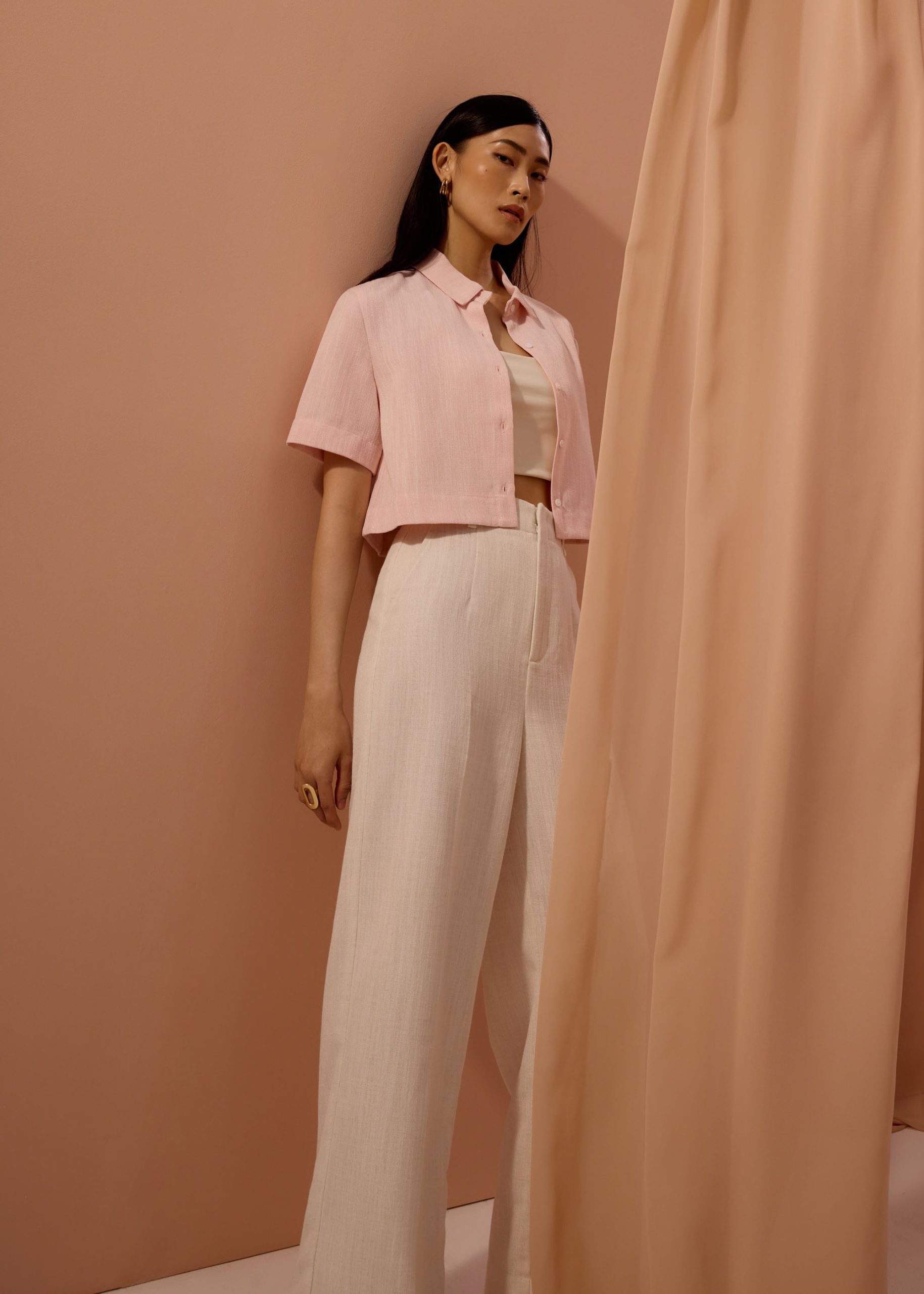 Casey Textured Boxy Crop Shirt - Image 15
