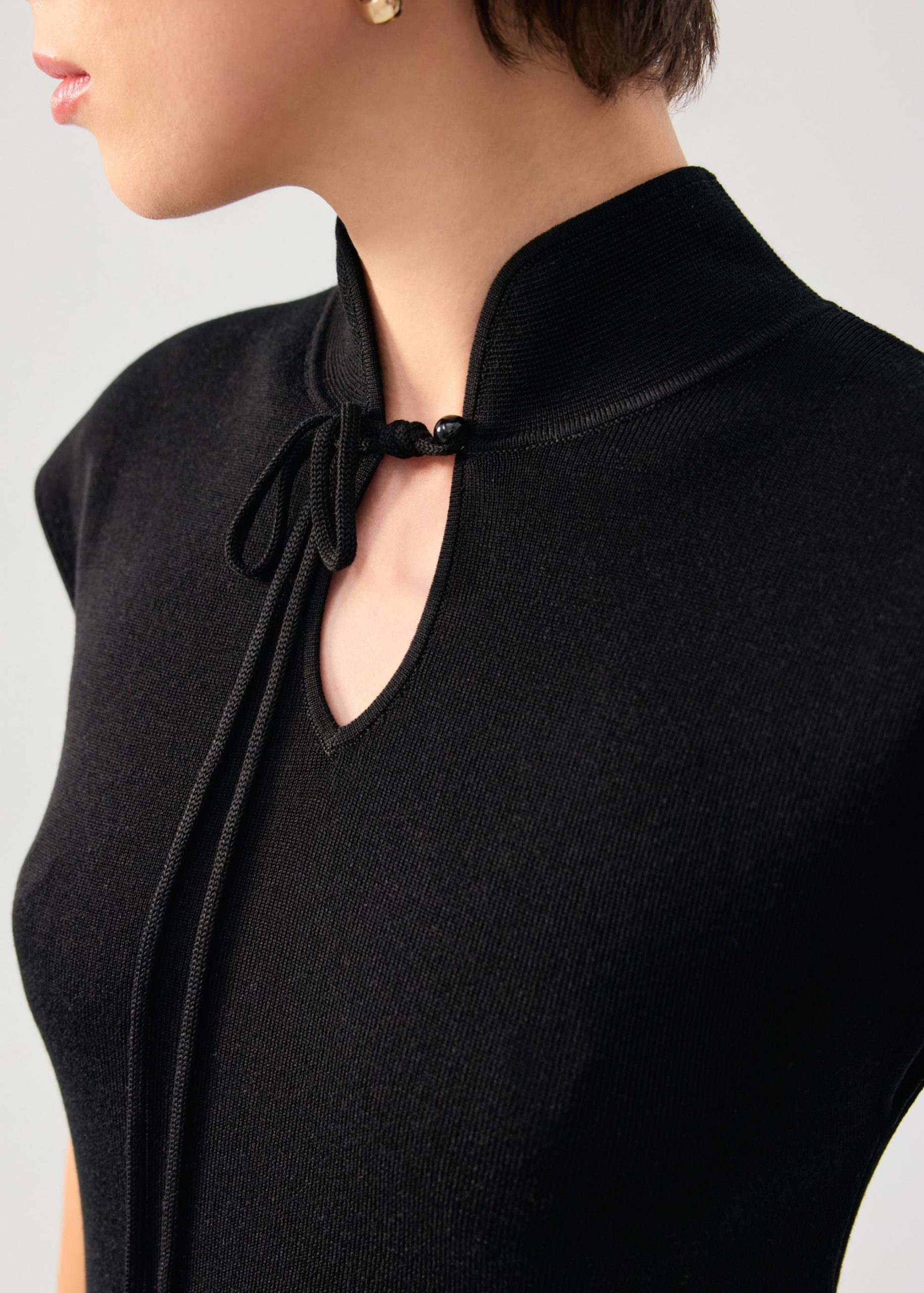 Tiffy Mandarin Collar Fitted Top - Image 8