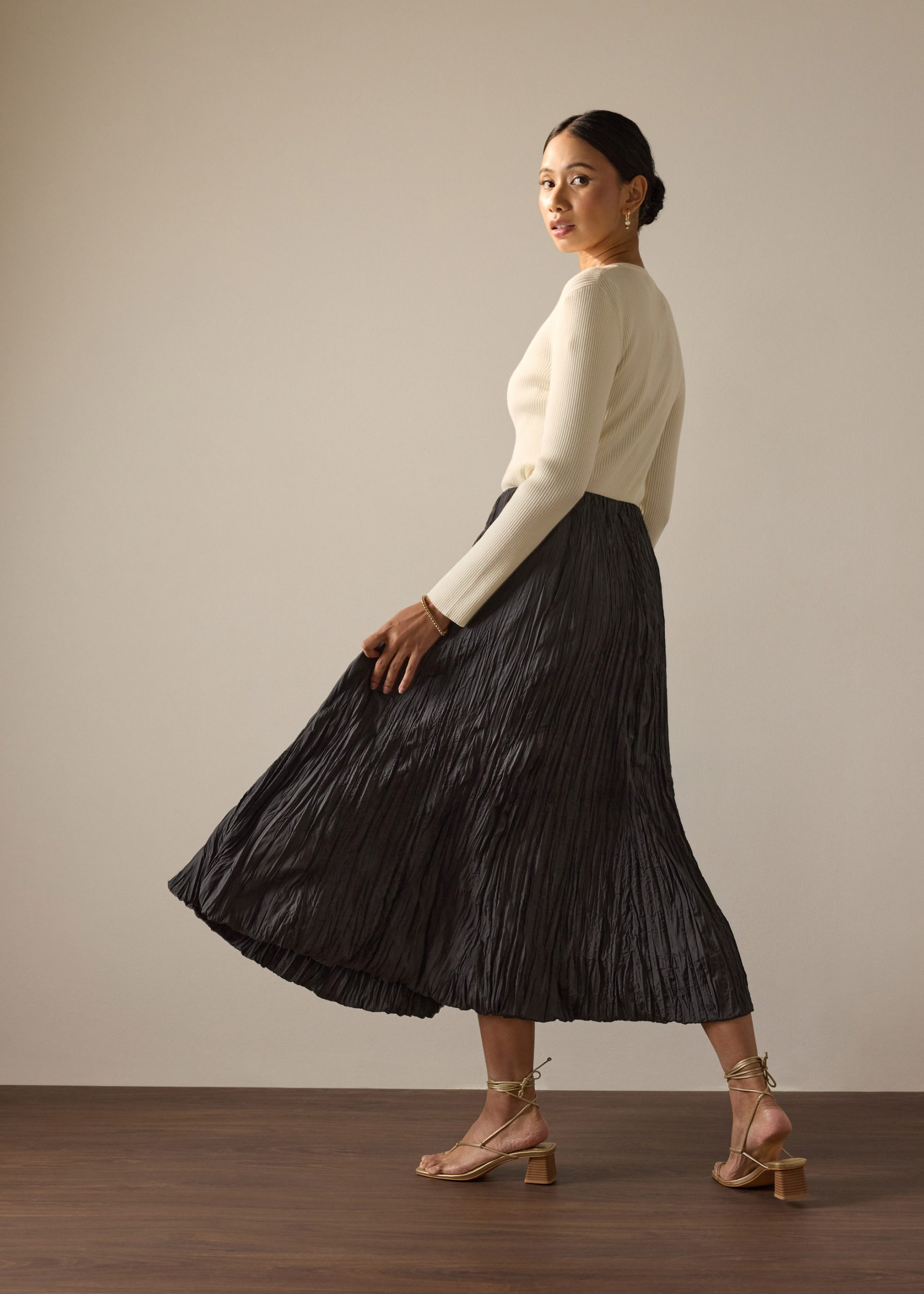 Leila Elastic Crinkled Pleats Flare Maxi Skirt - Image 11