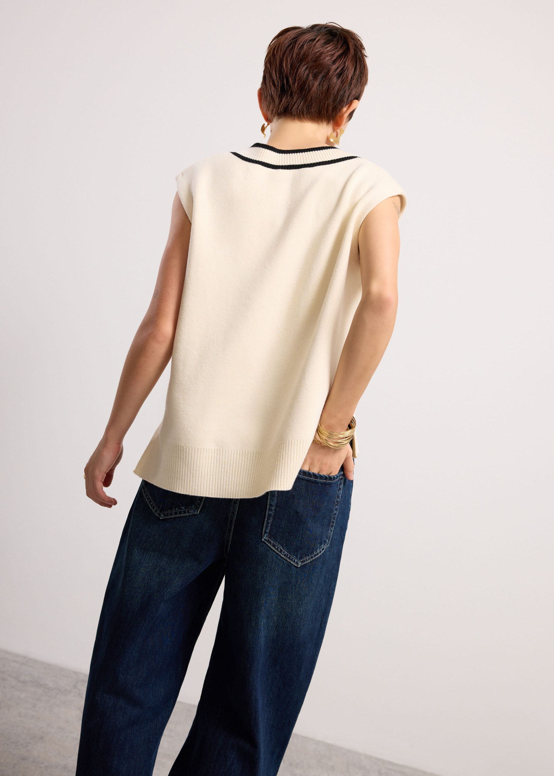 Relaxed Knit V-neck Crop Shell Top - Image 6