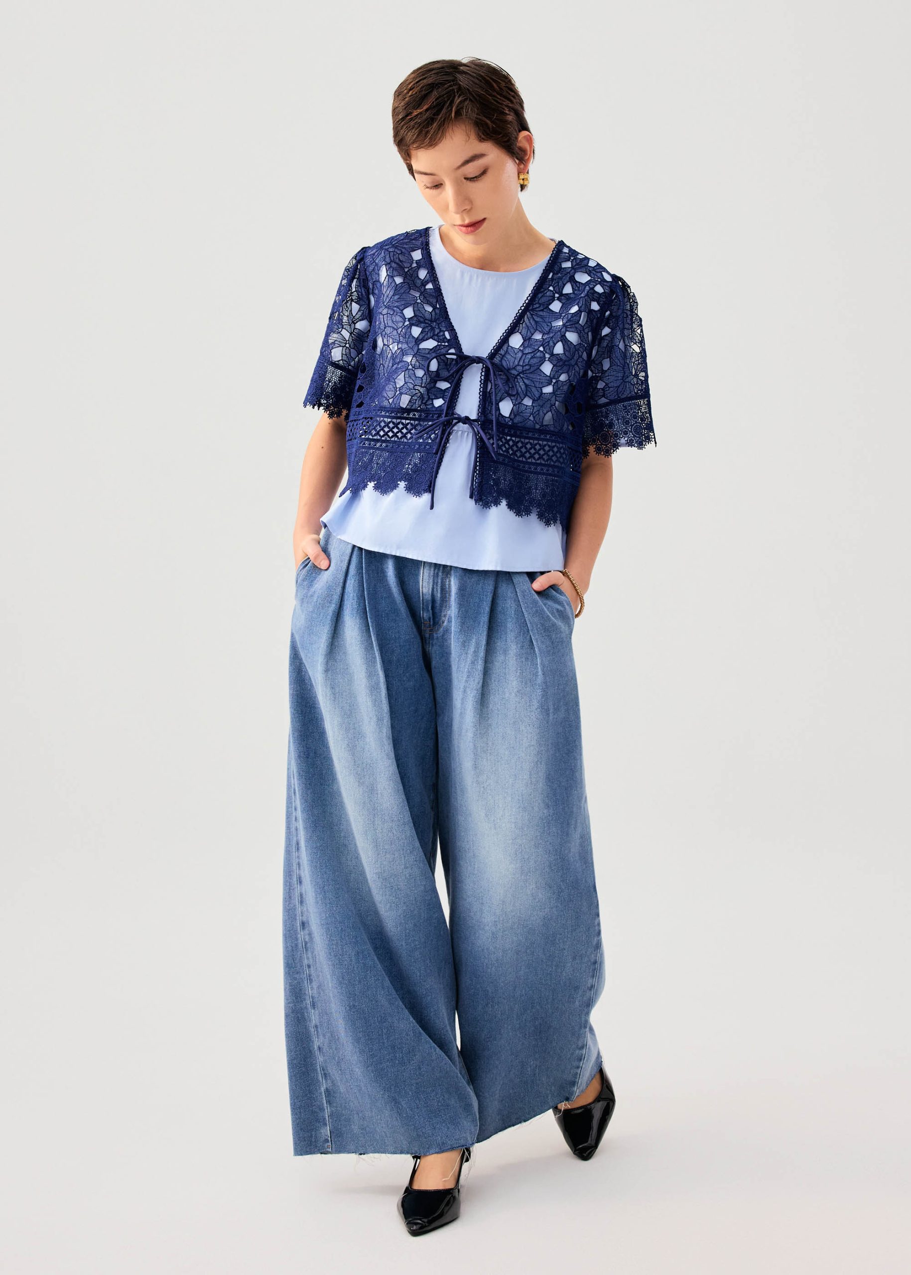 Floral Lace Ribbon Tie V-neck Shell Top - Image 12