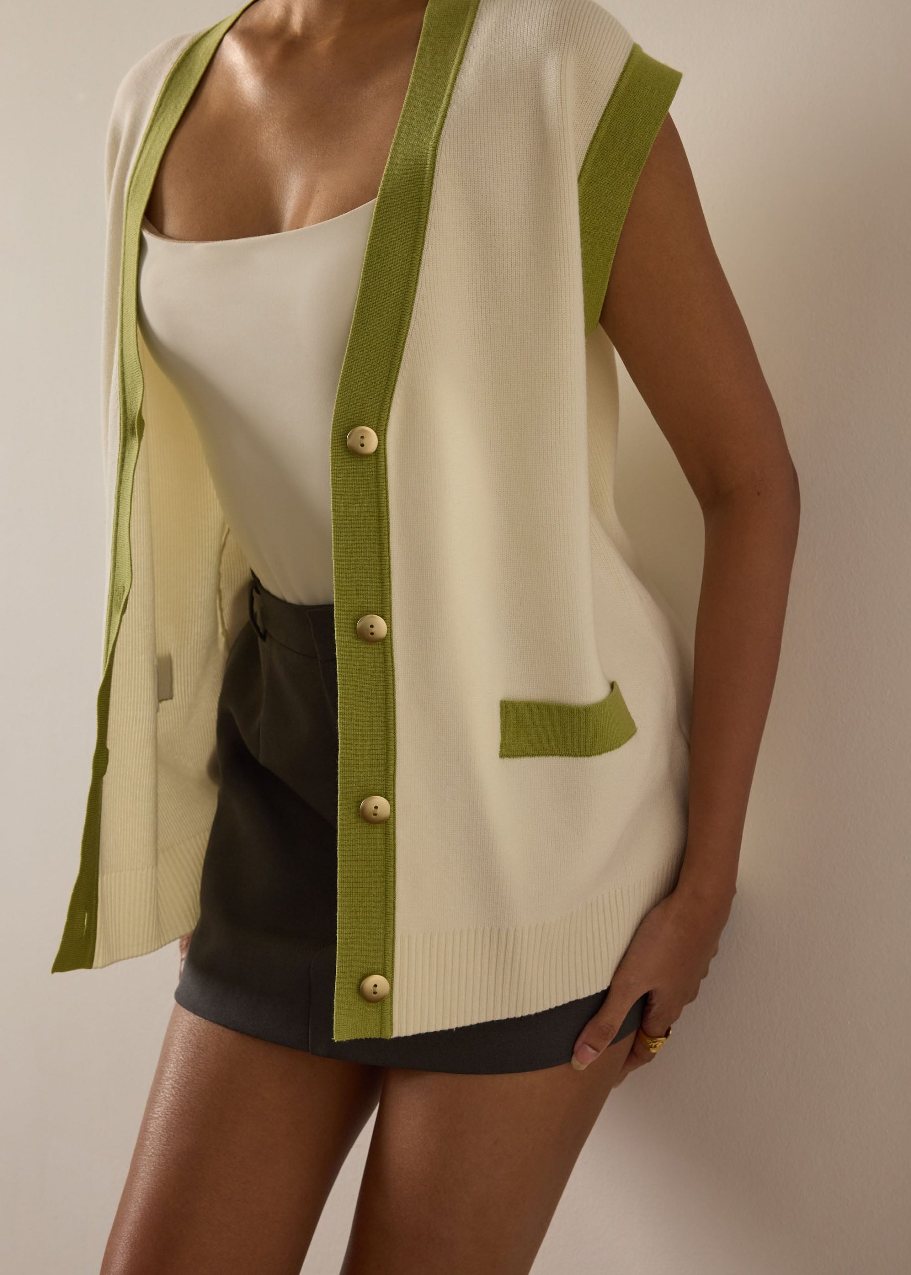 Relaxed Contrast Knit Vest - Image 24