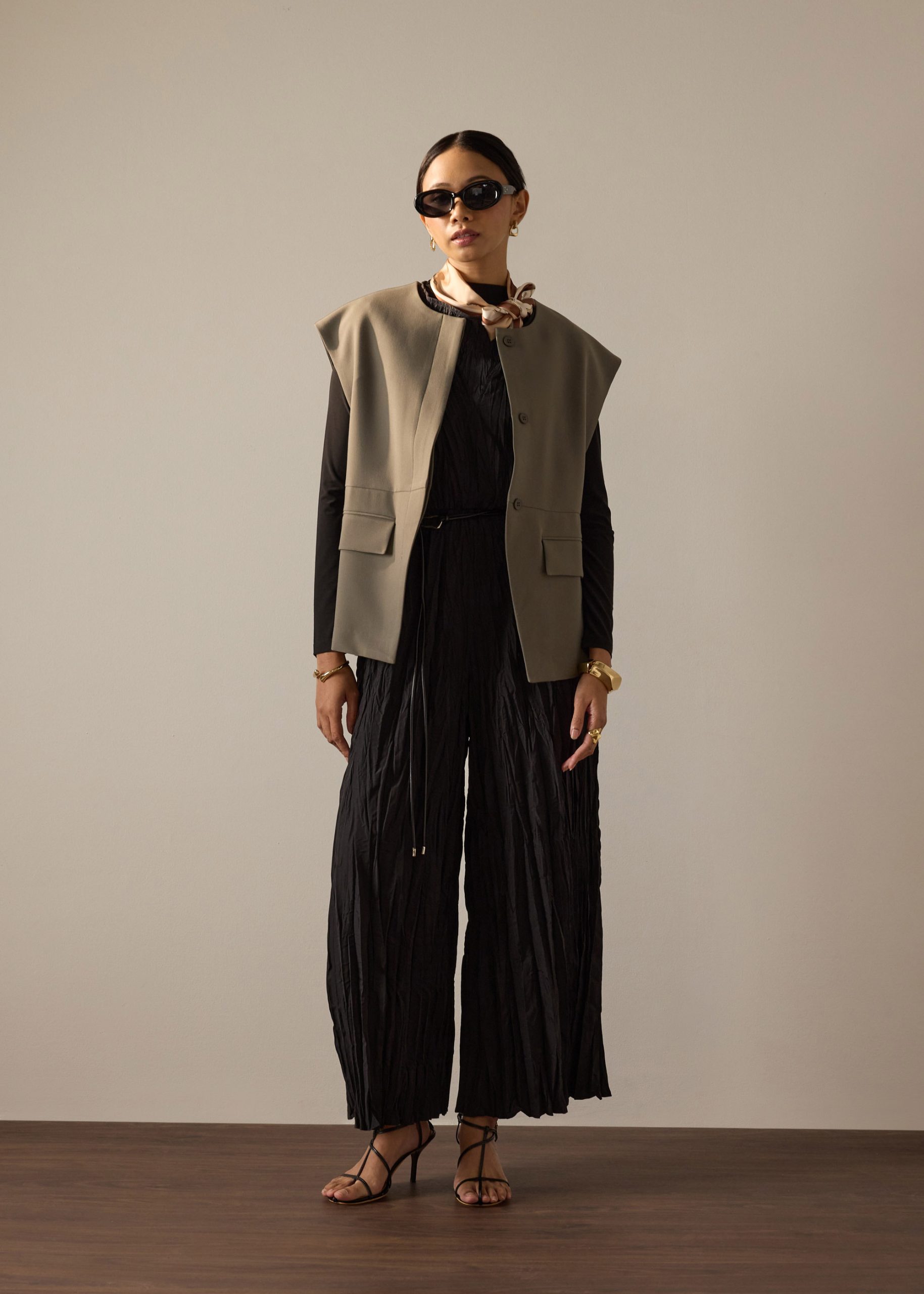 Riyo Twill Round Neck Boxy Vest - Image 18