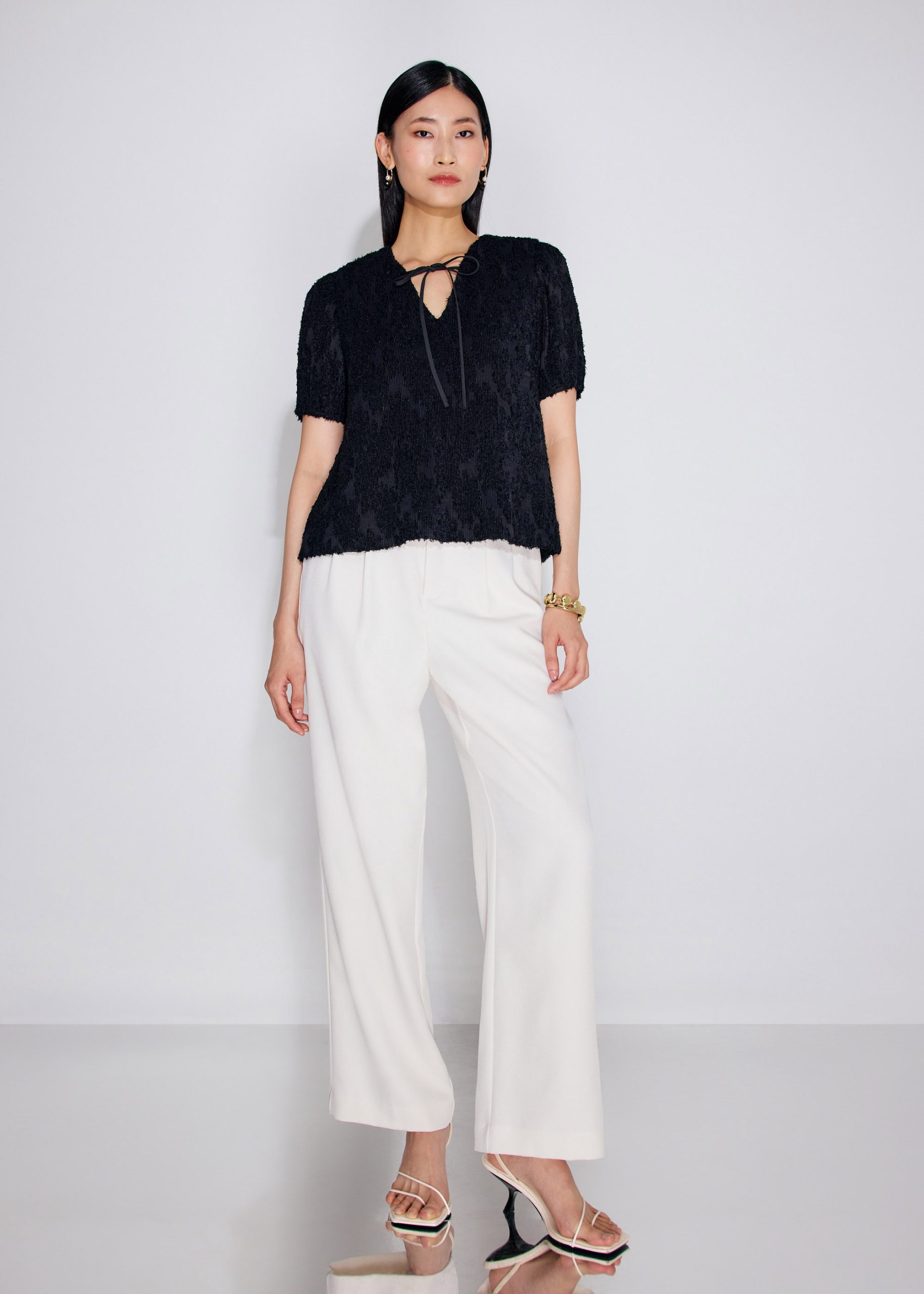 Textured Plisse Front Tie Puff Sleeve Shell Top - Image 2