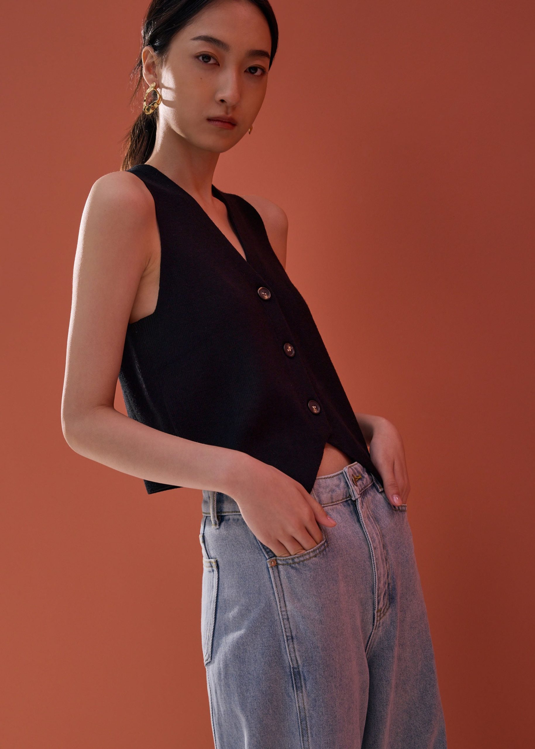 Esah Relaxed Knit V-neck Vest Top - Image 6