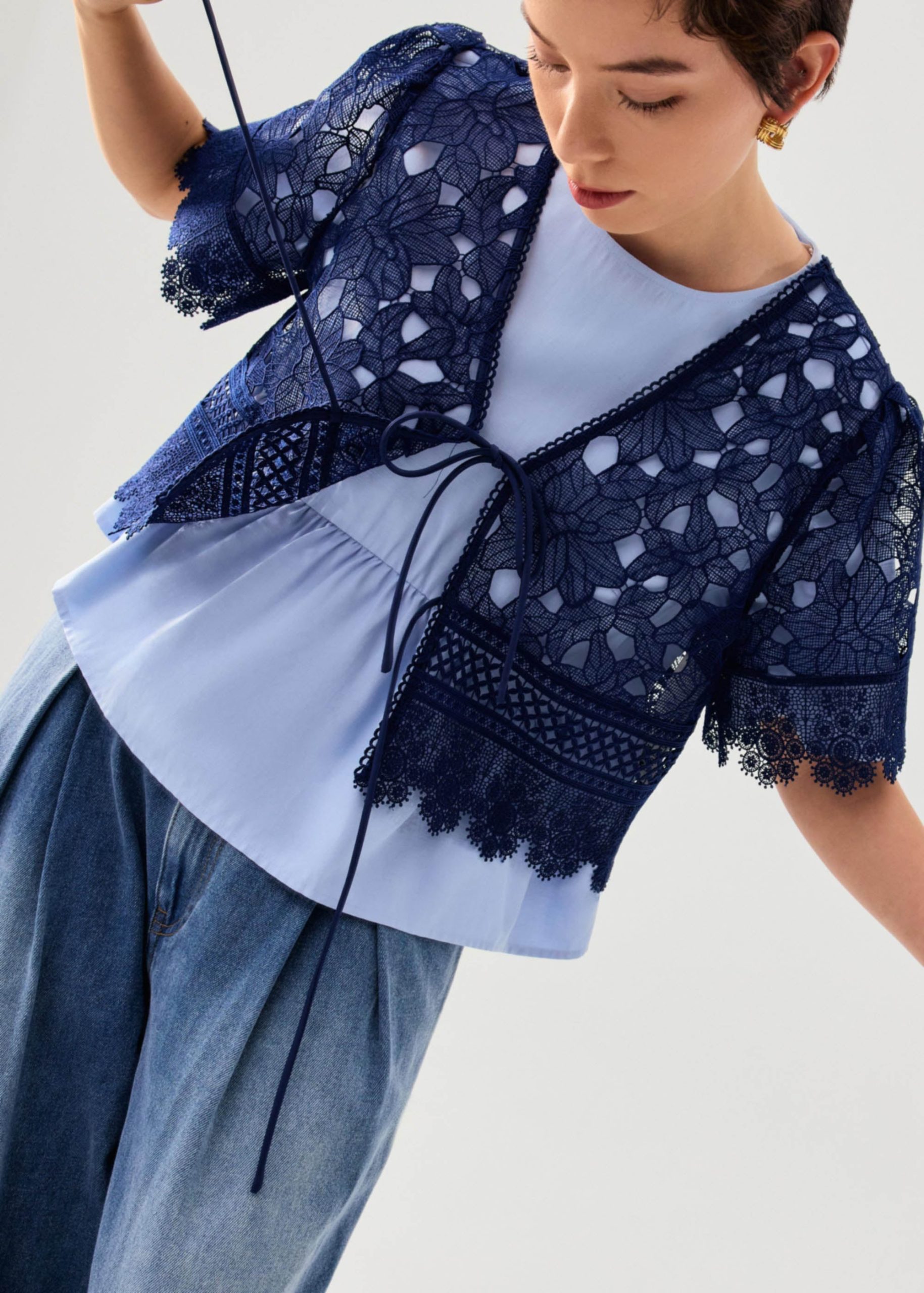 Floral Lace Ribbon Tie V-neck Shell Top - Image 10