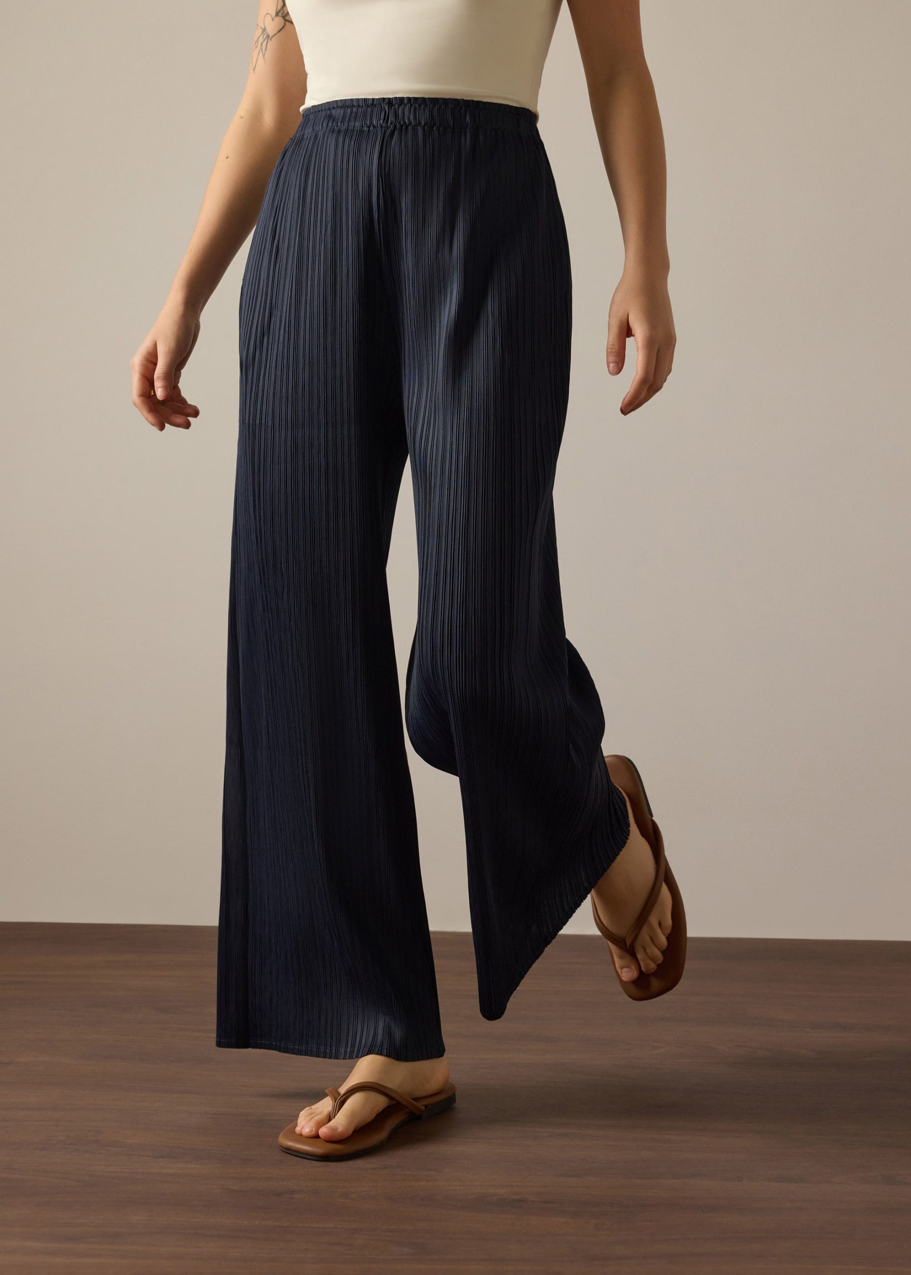 PETITE Leggy??Liv Elastic Plisse Straight Leg Pants - Image 8
