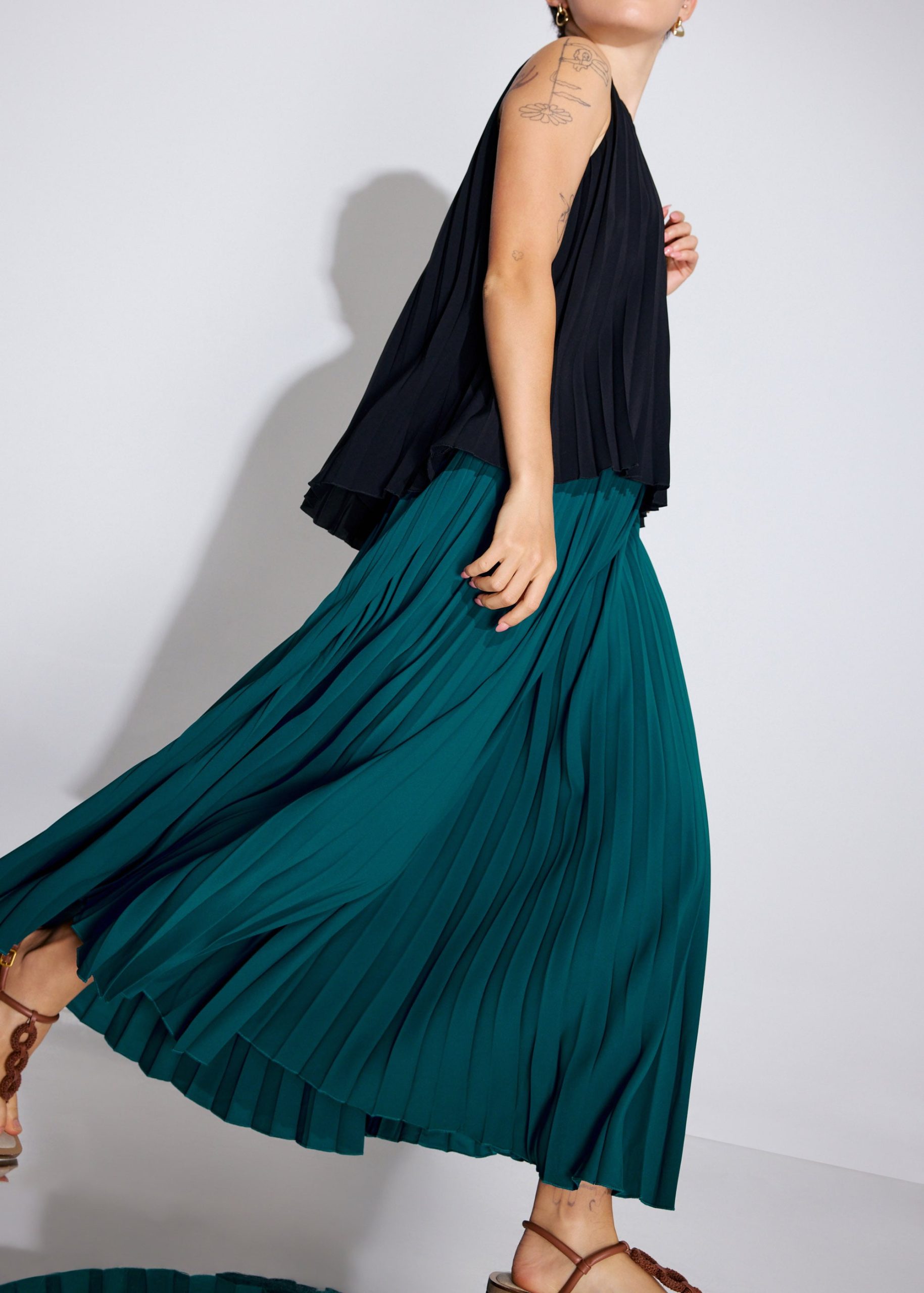 Wei Elastic Sunray Pleated Midaxi Skirt - Image 30