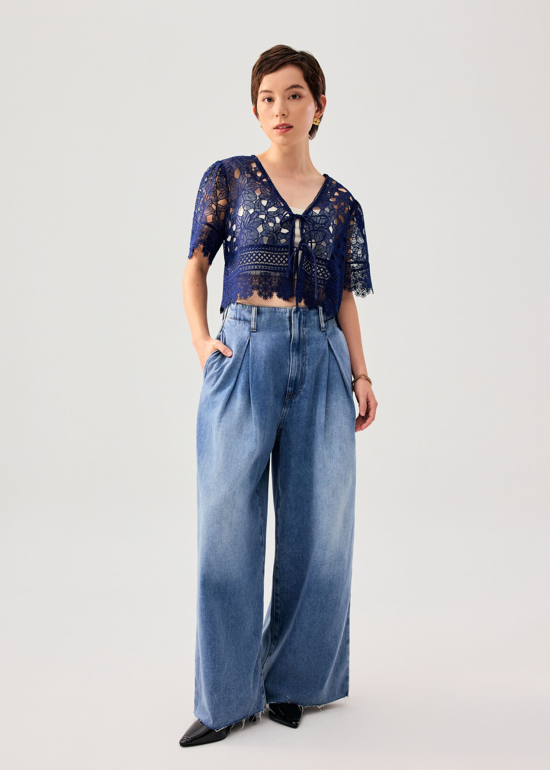 Floral Lace Ribbon Tie V-neck Shell Top - Image 14
