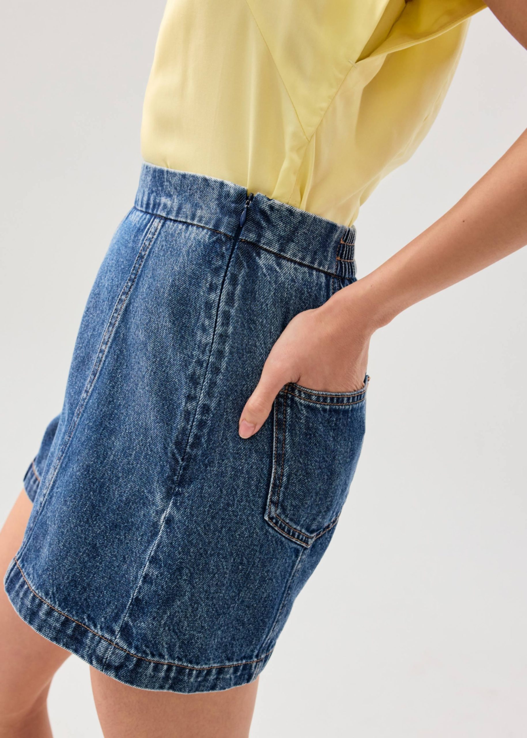 Elastic Denim Mid Waist A-line Shorts - Image 11