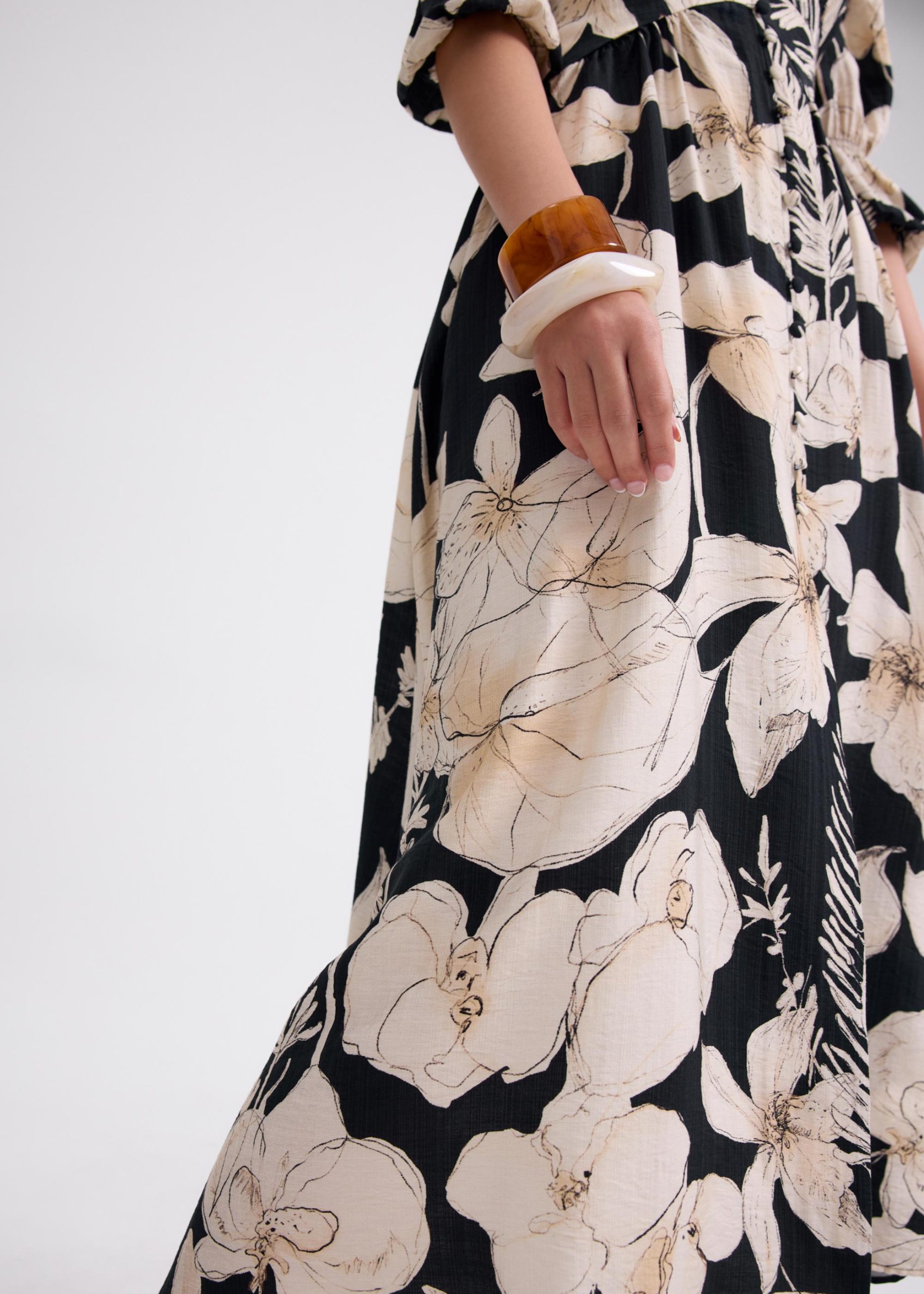 V-neck Puff Sleeve Fit & Flare Midaxi Dress in Garden City Blooms - Image 3