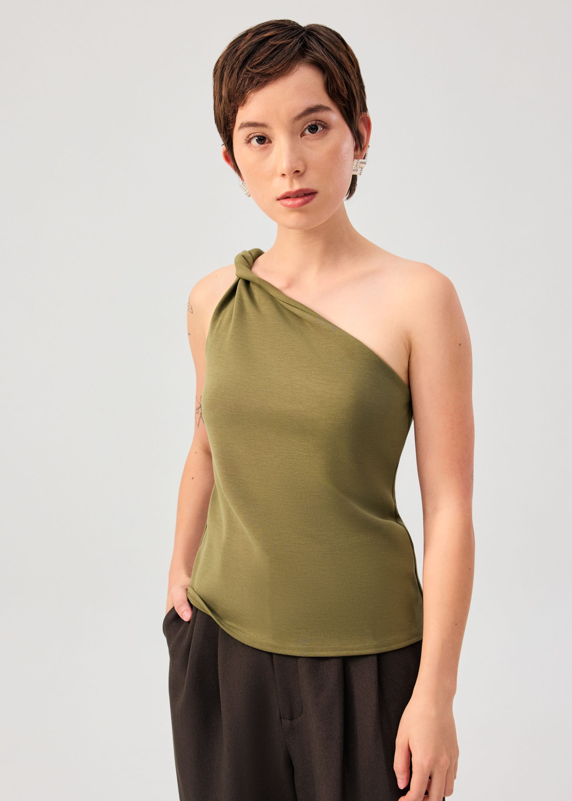 Tencel Shoulder Twist Toga Fitted Top - Image 9