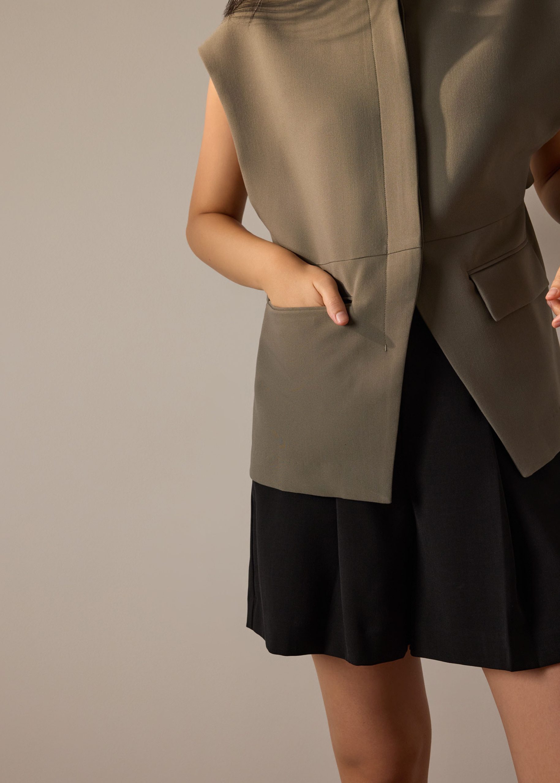 Riyo Twill Round Neck Boxy Vest - Image 20