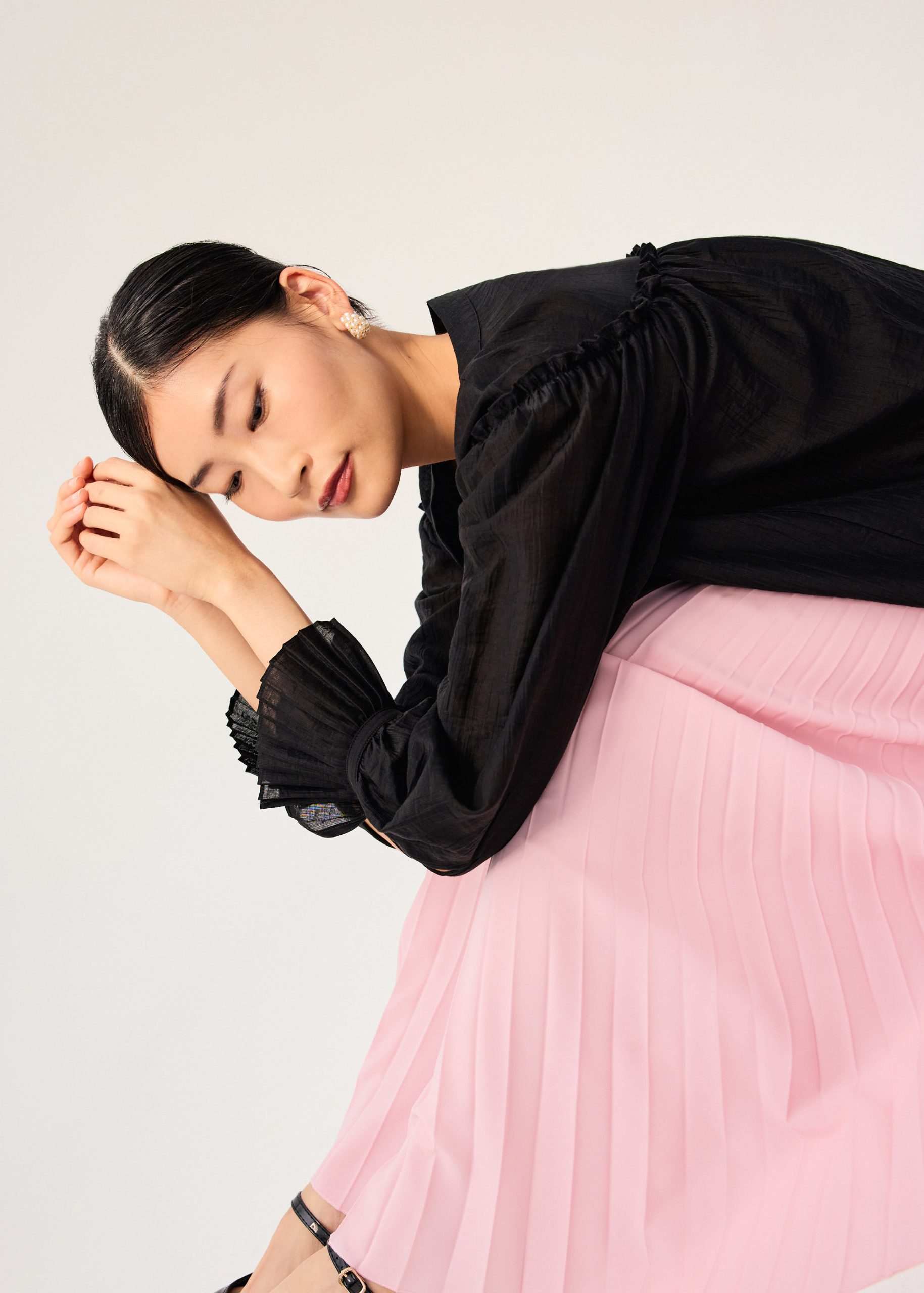 Relaxed Ruffle Trim Lyocell V-neck Long Blouse - Image 5
