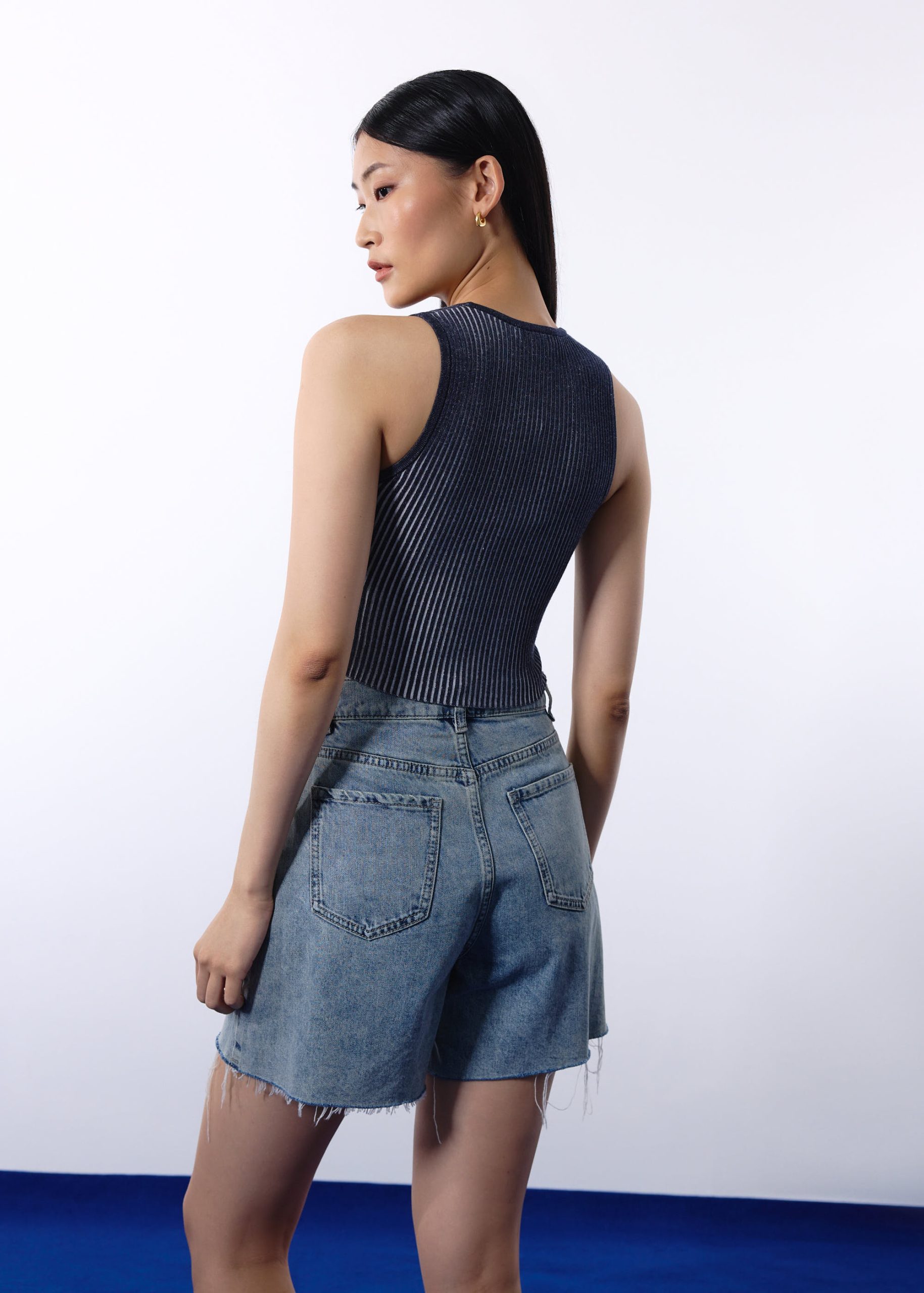 Duo Knit Scoop Neck Crop Tank Top - Image 9