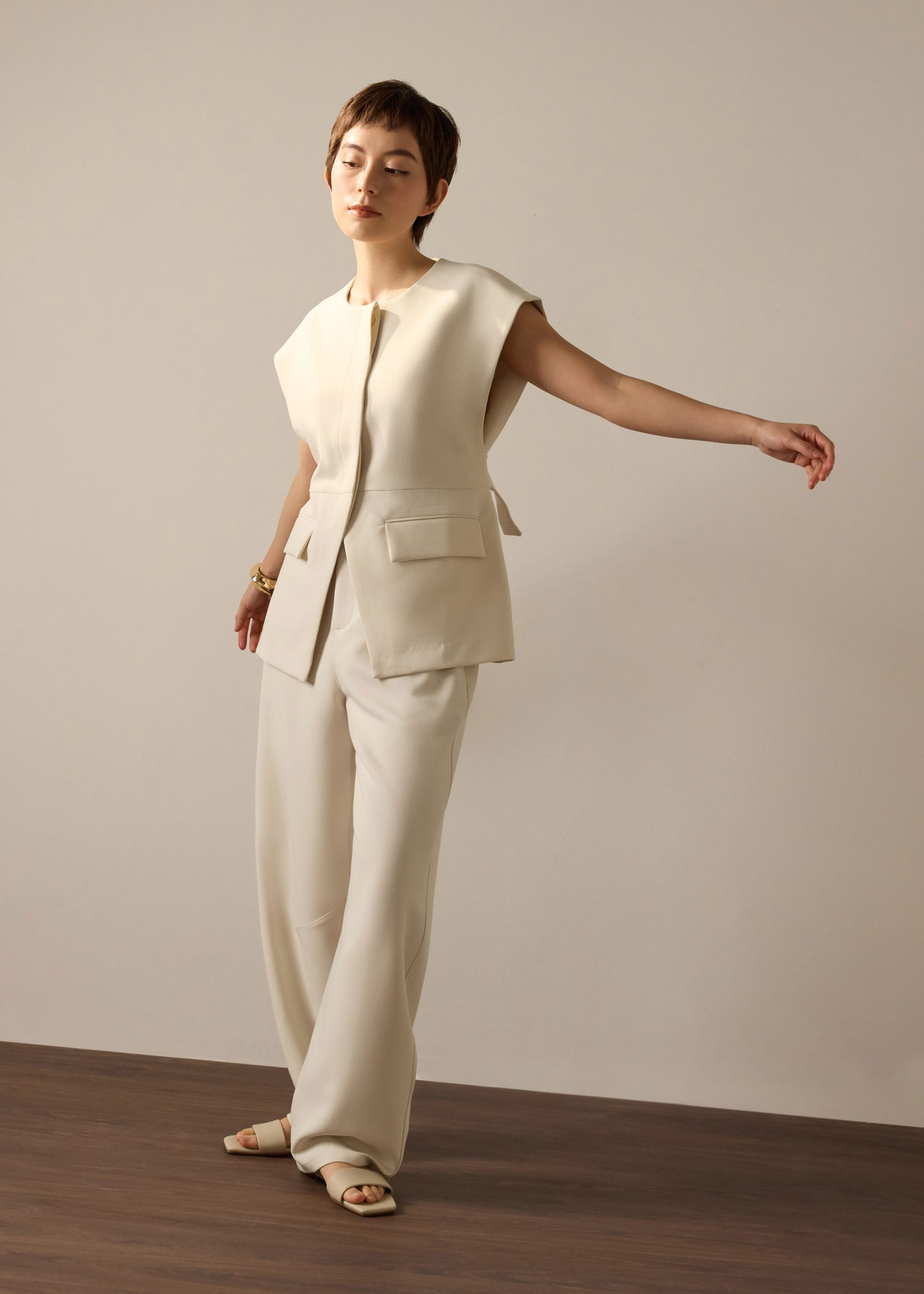 Riyo Twill Round Neck Boxy Vest - Image 14