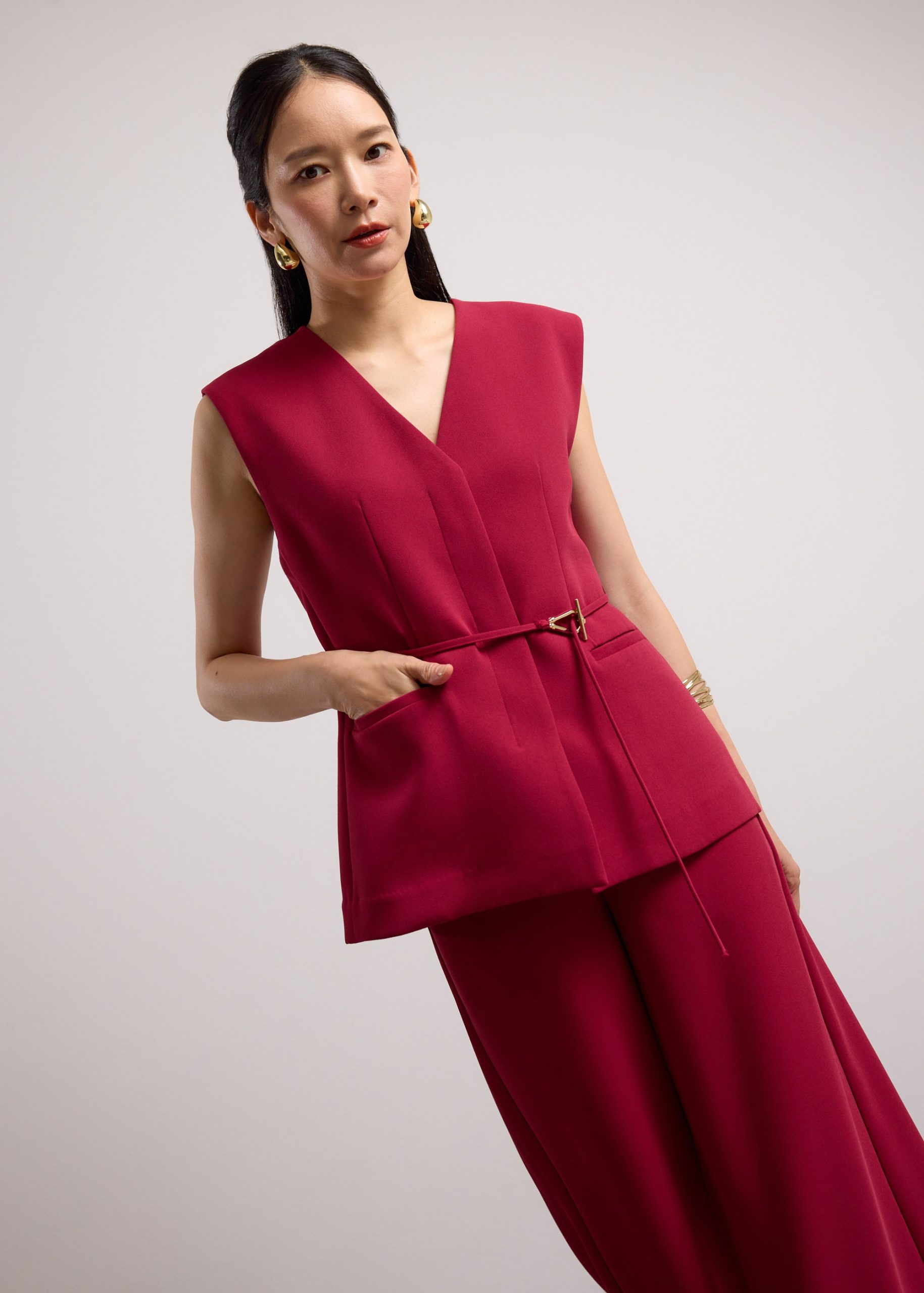Ji-woo Relaxed Belted Shoulder Padded Crepe Longline Vest - Image 17