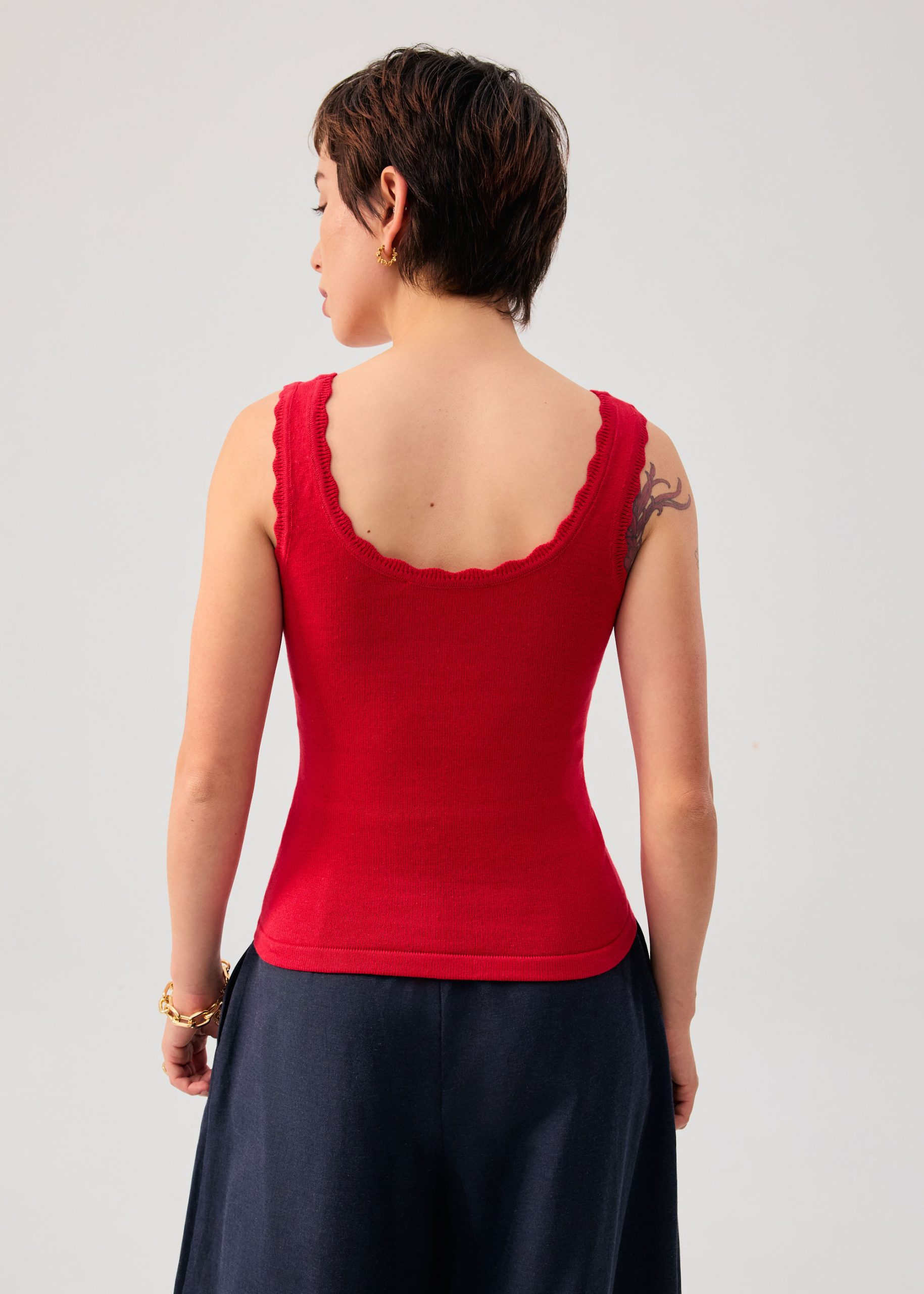 Rue Knit Scoop Neck Scallop Edge Tank Top - Image 27