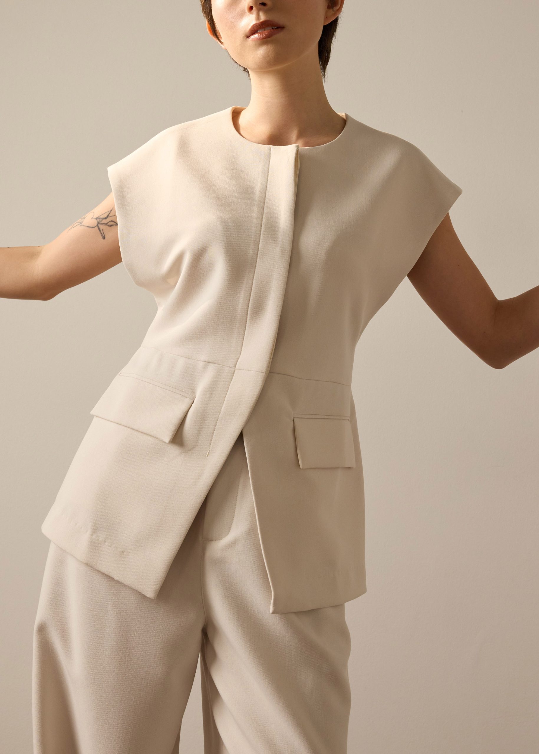 Riyo Twill Round Neck Boxy Vest - Image 10
