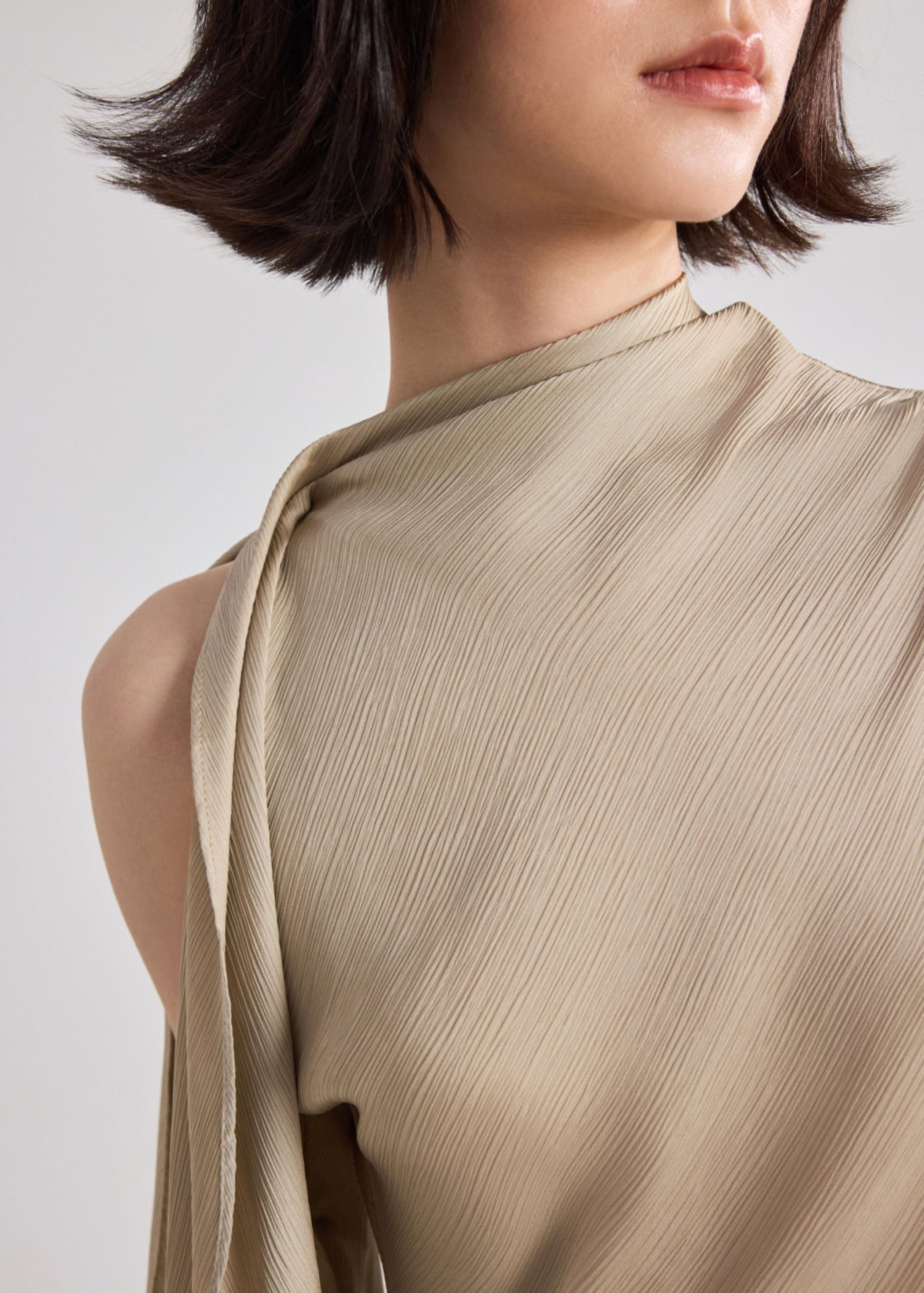 Kyuri Crinkled Satin Top - Image 20