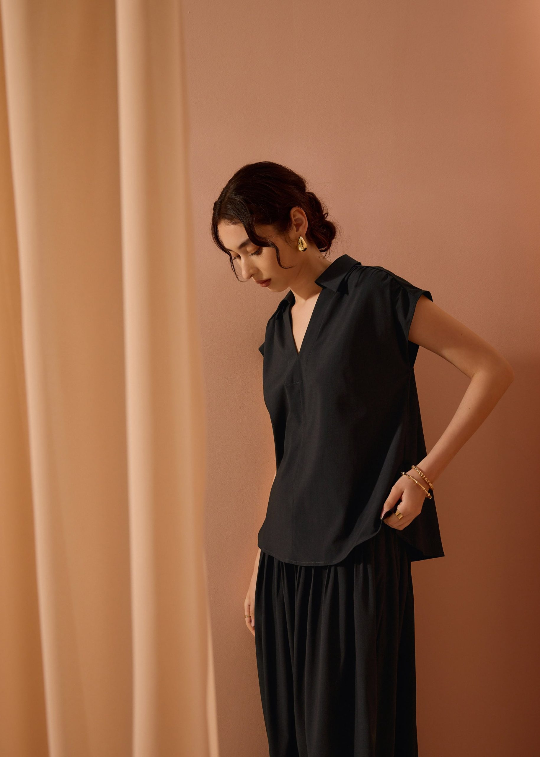 Dana Relaxed V-neck Shirt - Image 7