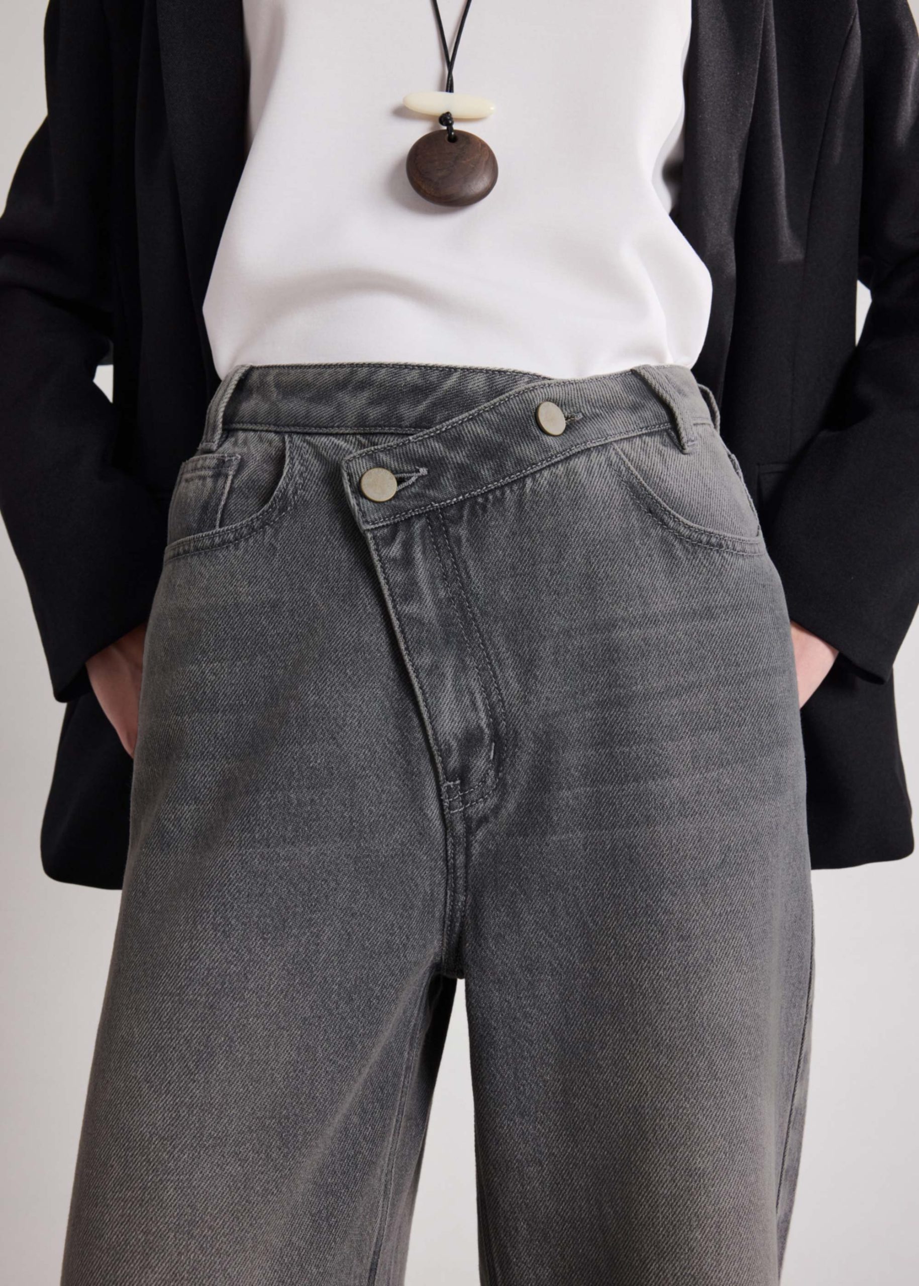 Leggy??Cross Over Jeans - Image 12