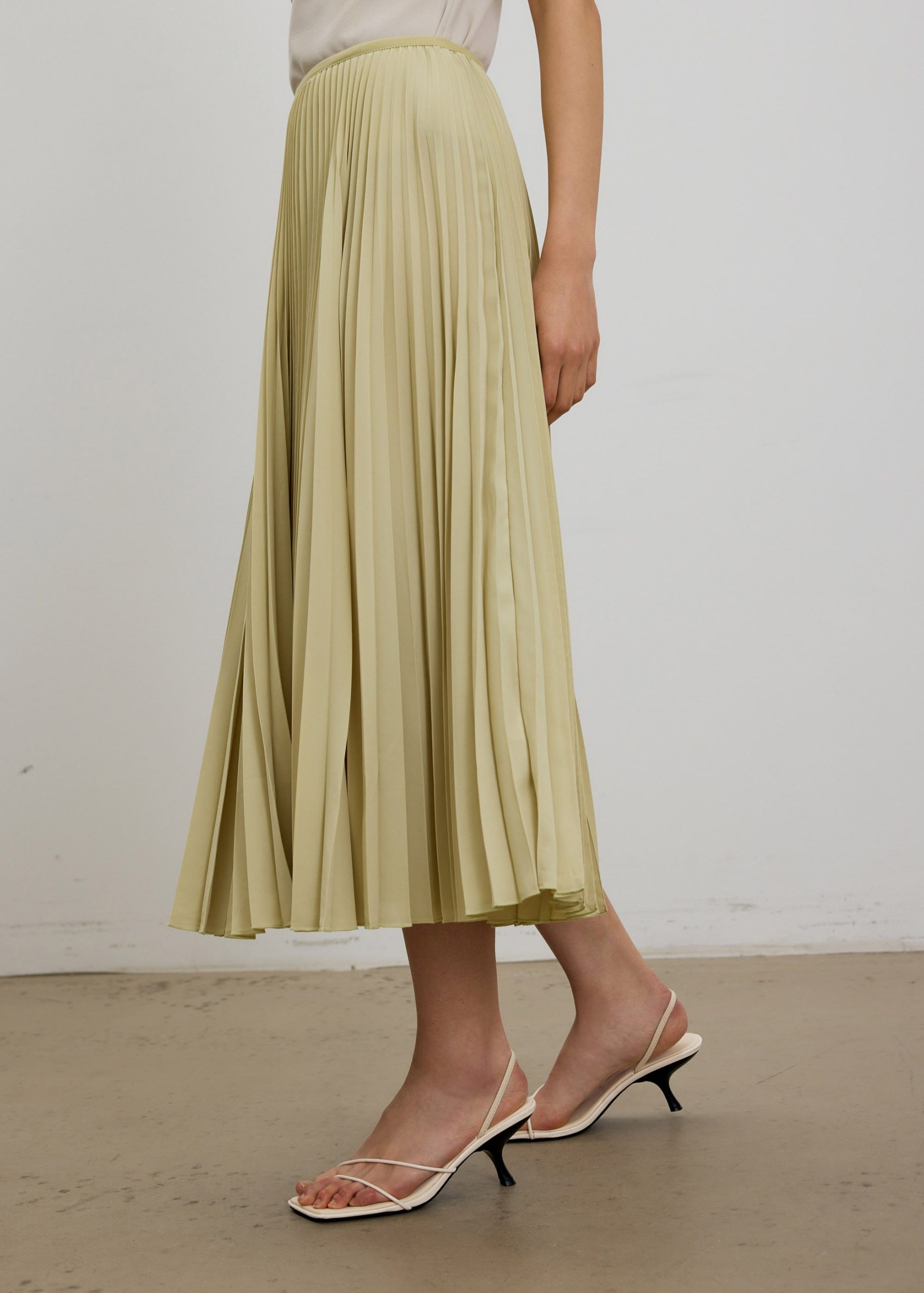 Wei Elastic Sunray Pleated Midaxi Skirt - Image 8