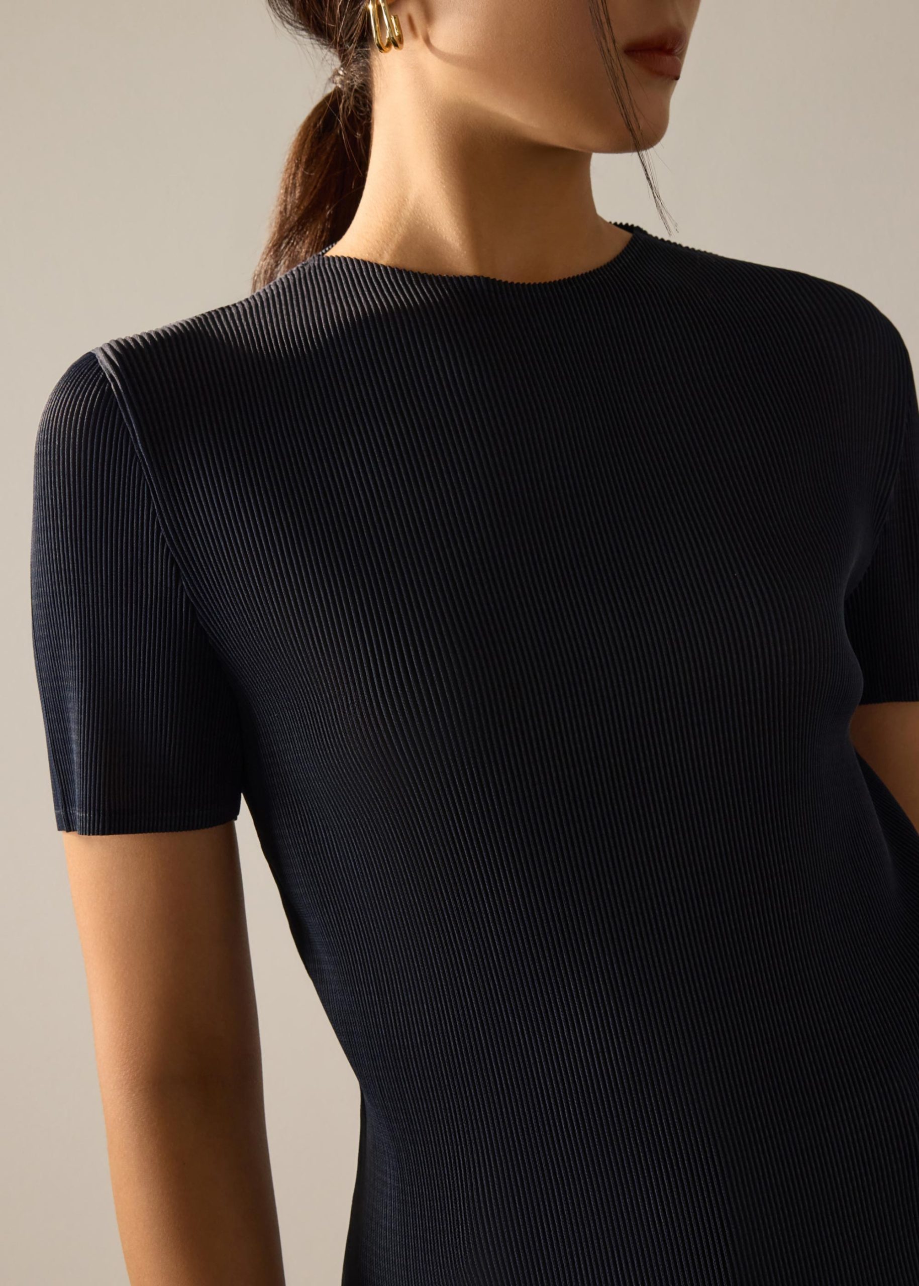 Praveena Plisse Mock Neck Fitted Top - Image 12
