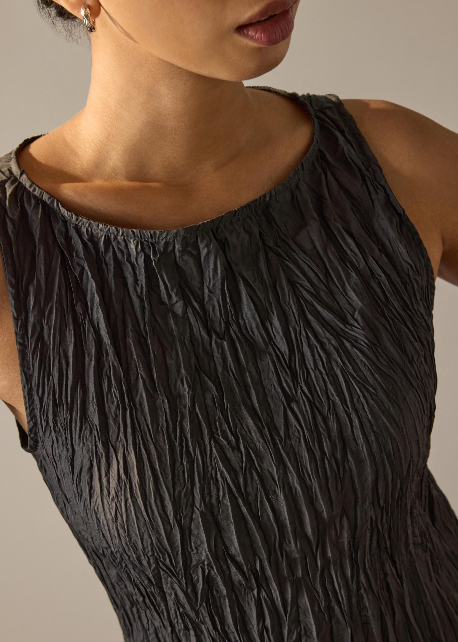 Joanne Crinkled Pleats Asymmetric Hem Top - Image 10