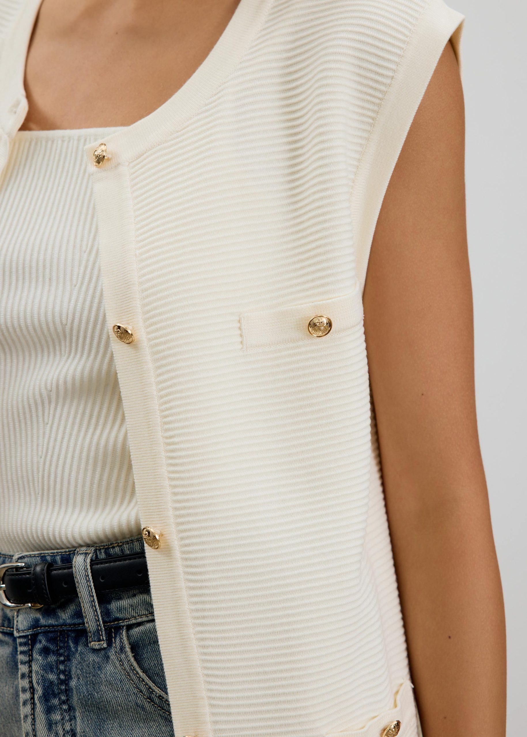 Yun Boxy Knit Vest - Image 18