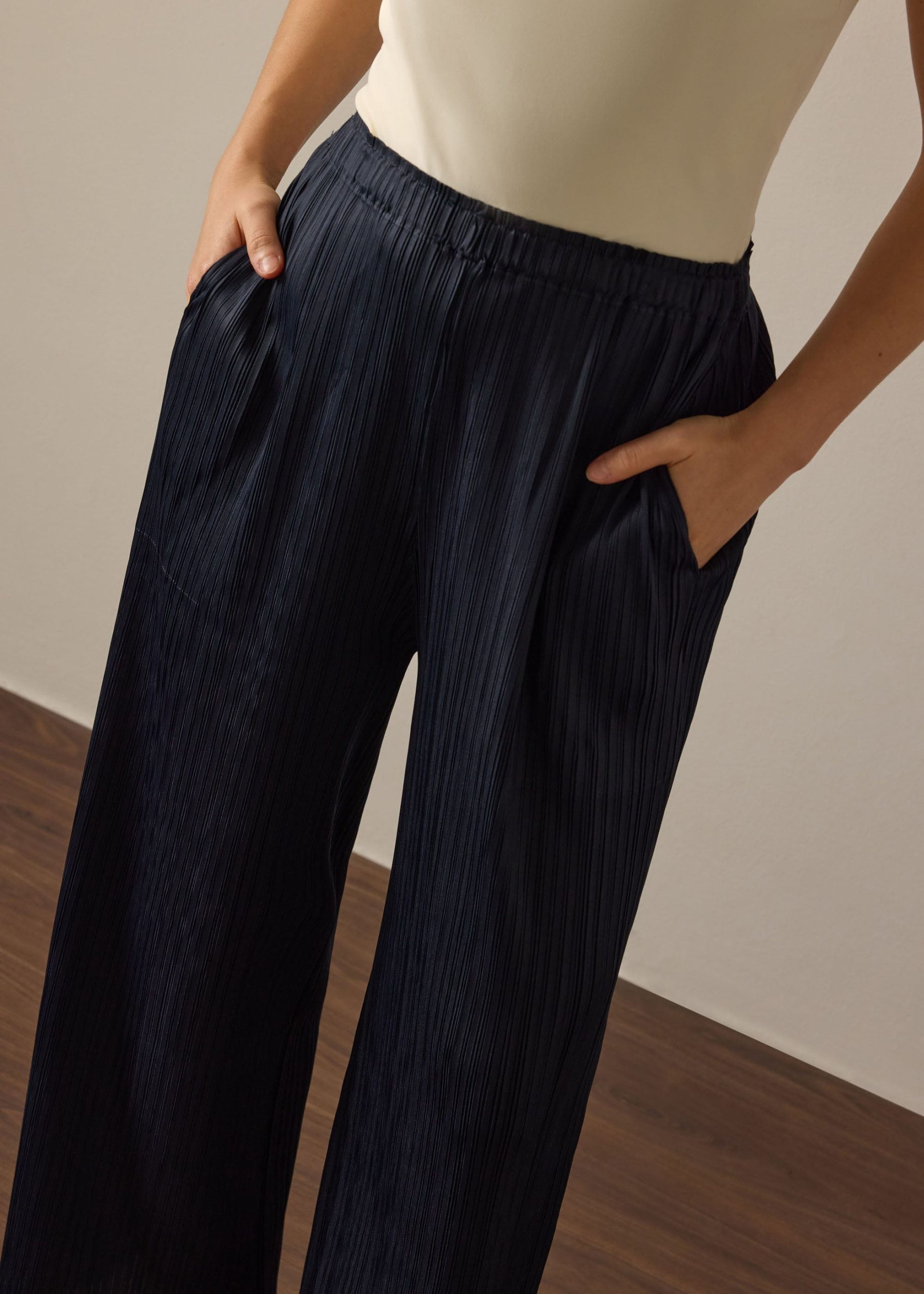 PETITE Leggy??Liv Elastic Plisse Straight Leg Pants - Image 4