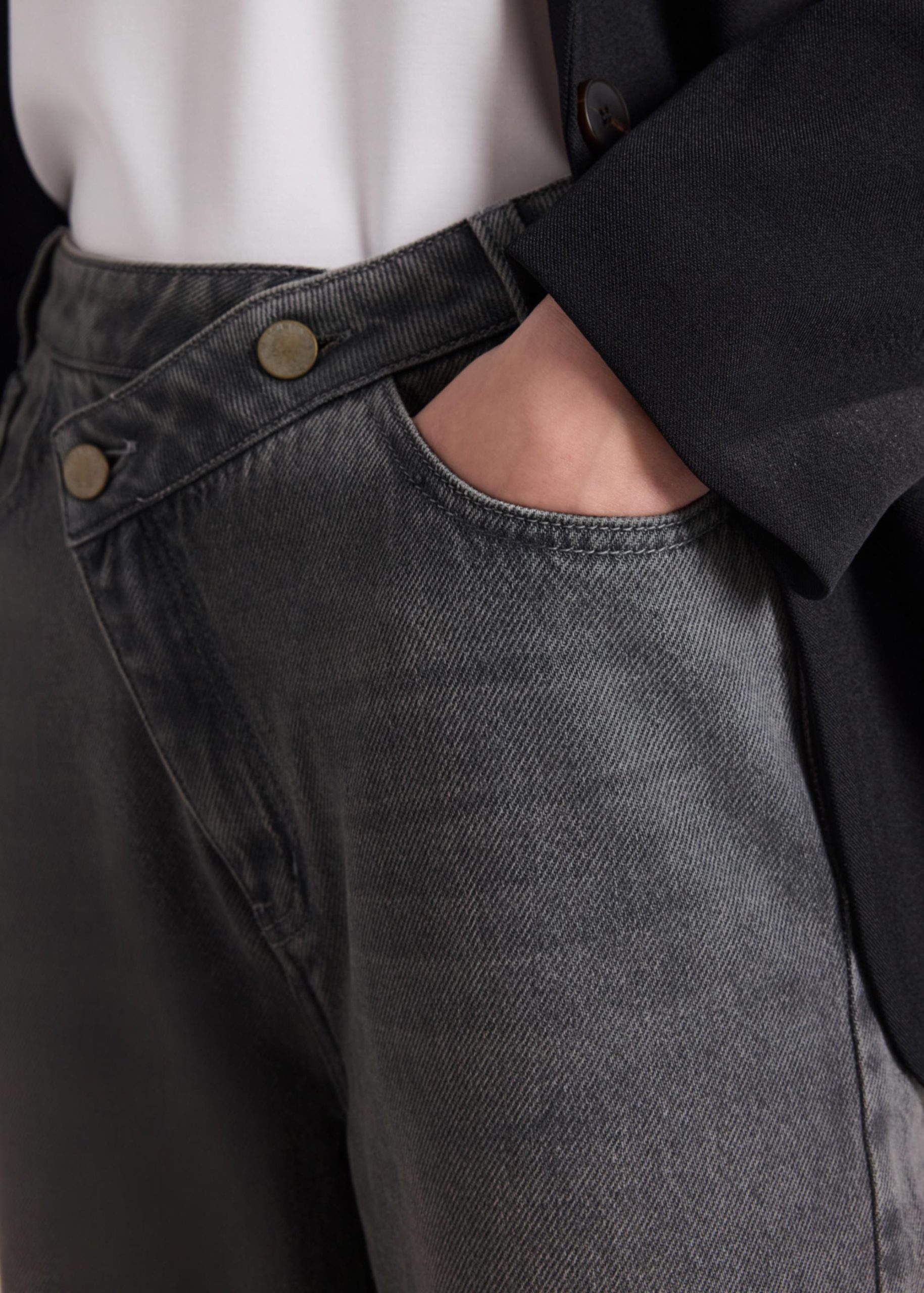 Leggy??Cross Over Jeans - Image 11
