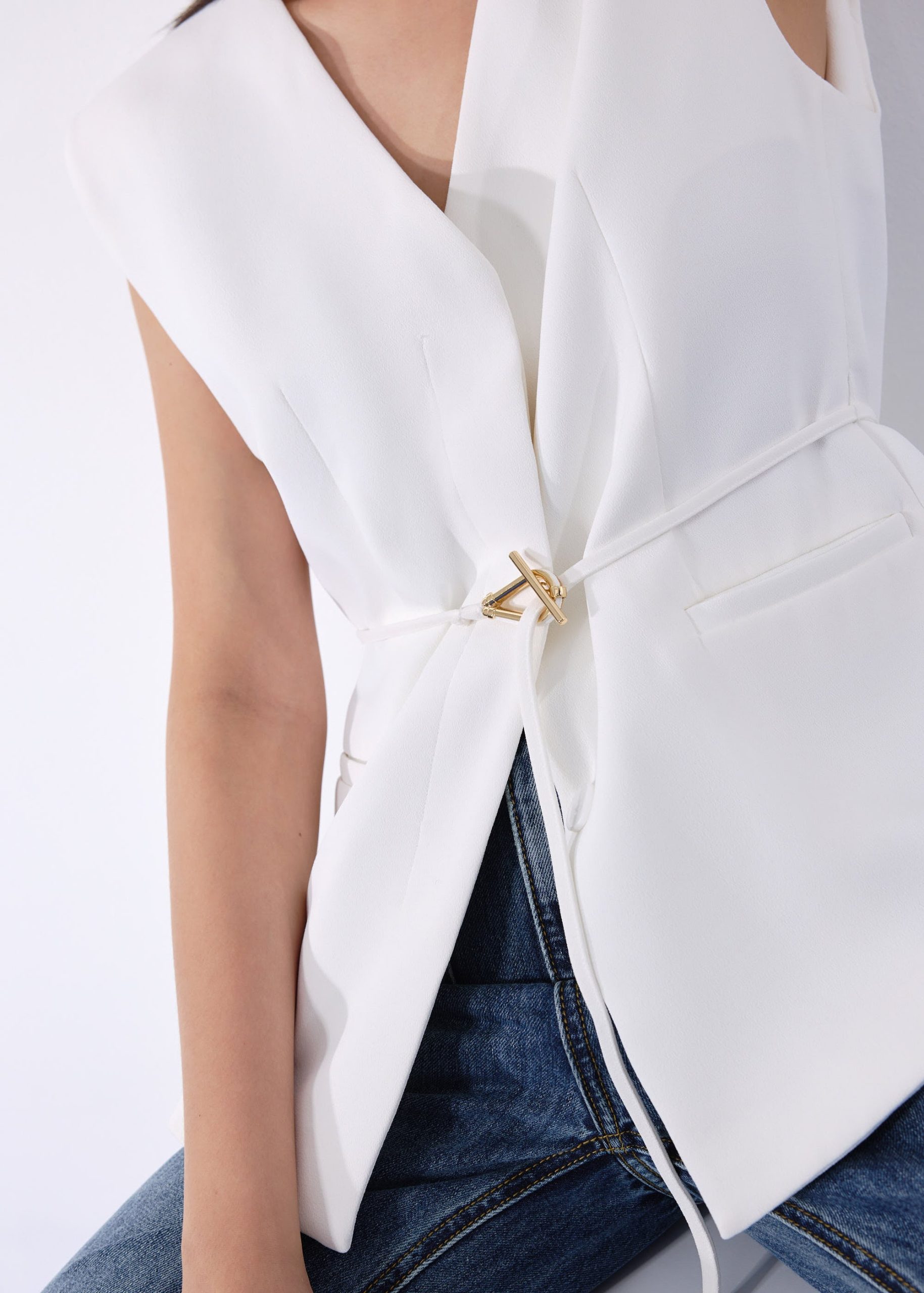 Ji-woo Relaxed Belted Shoulder Padded Crepe Longline Vest - Image 9