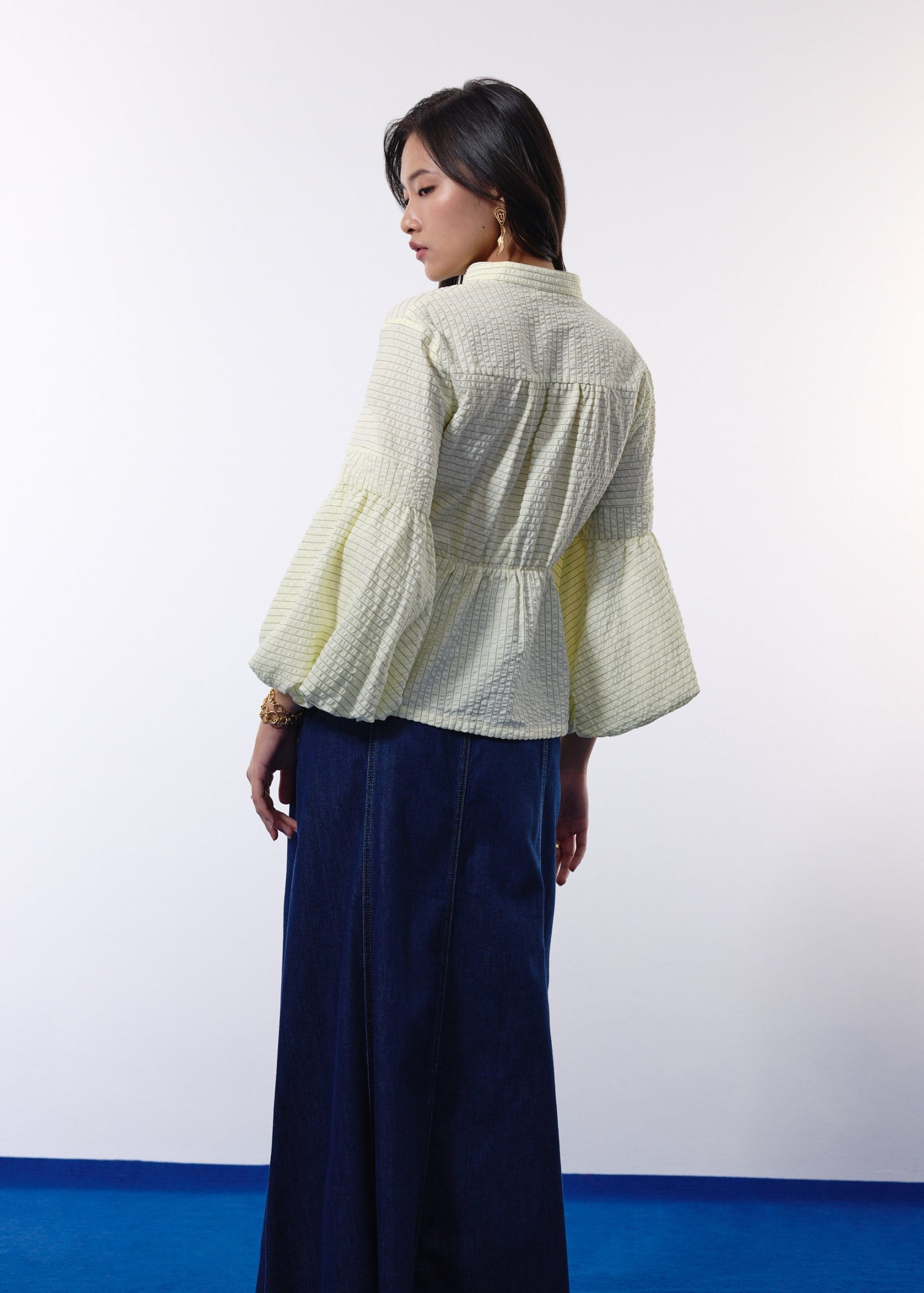 Pinstripe Seersucker Notched Puff Sleeve Peplum Blouse - Image 12