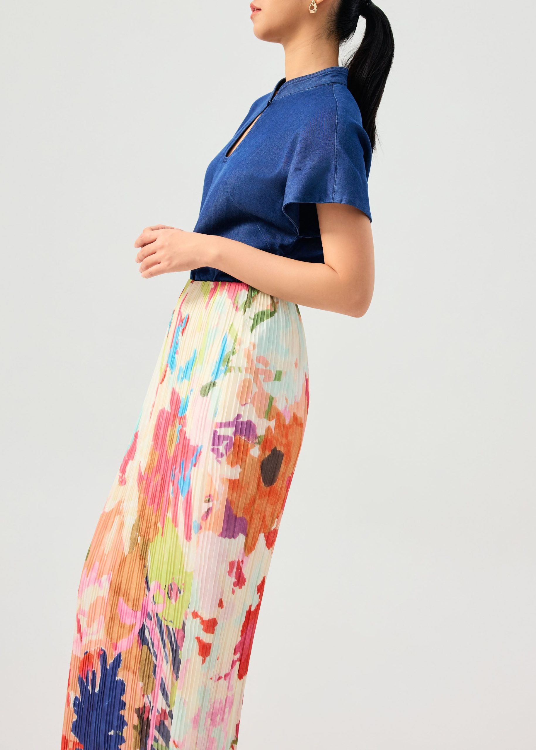 Elastic Georgette Pleated Mid Waist Column Maxi Skirt in Vivid Blooms - Image 6