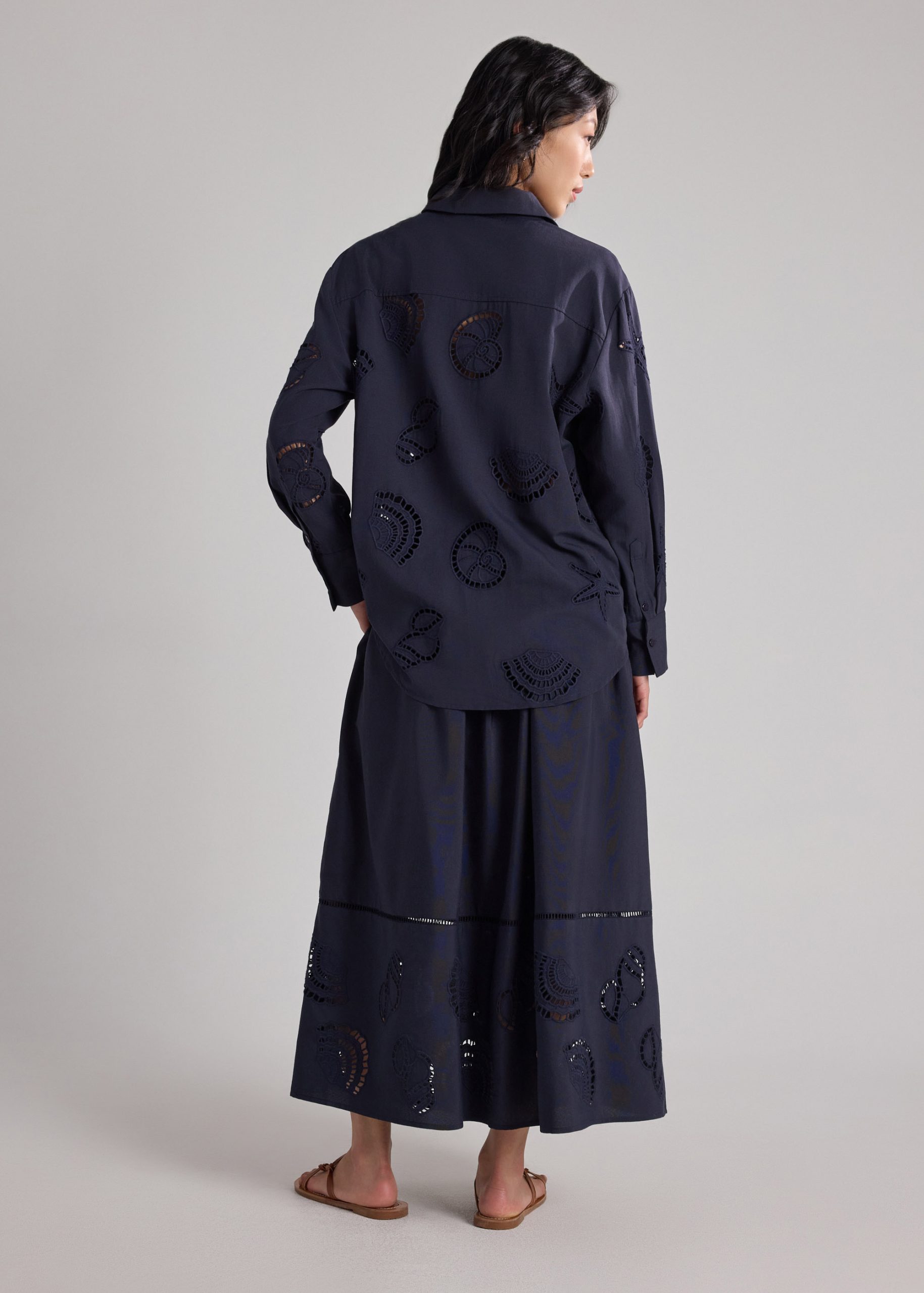 RuchedReady® Shirt in Tidal Escape Broderie - Image 9
