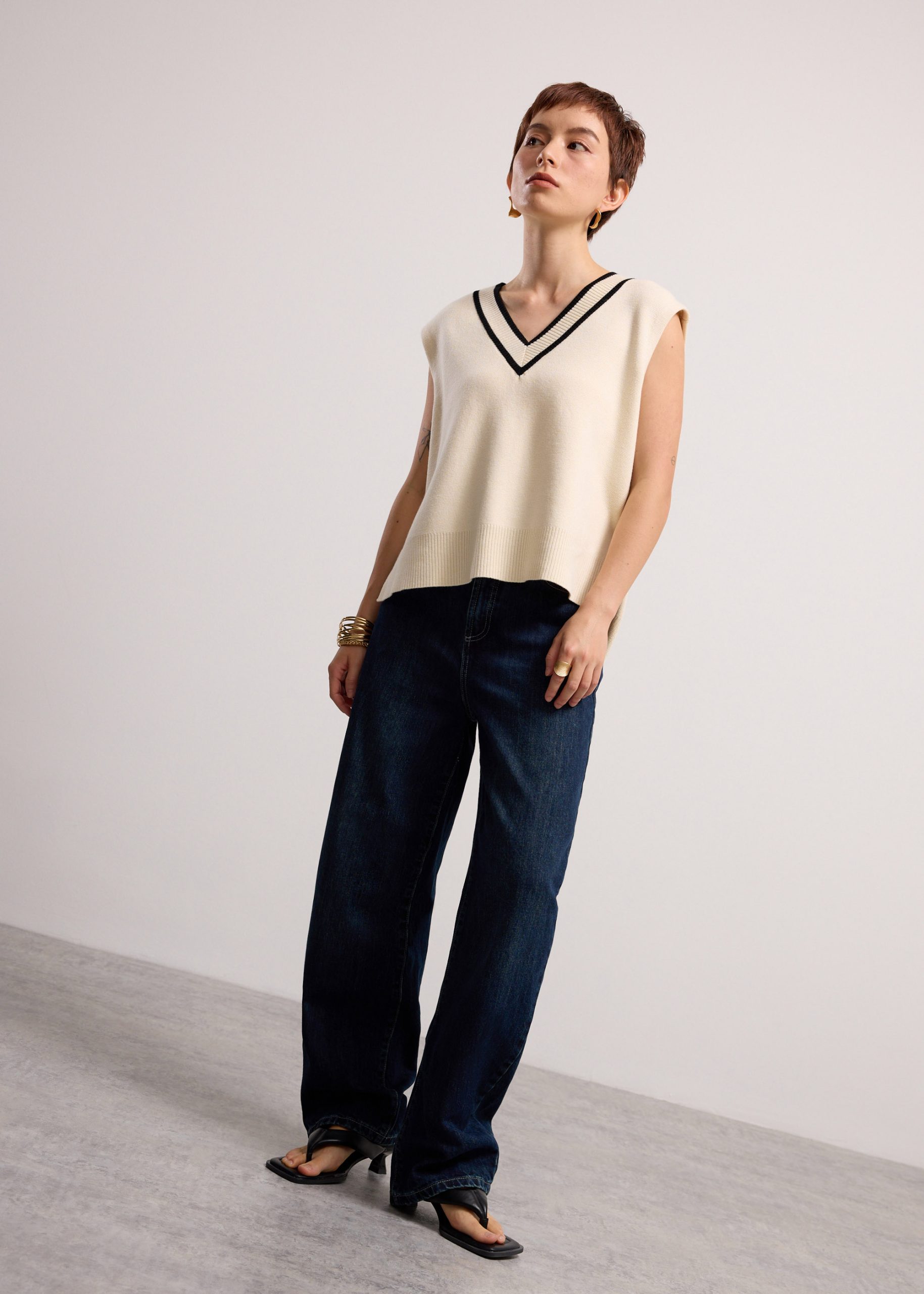 Relaxed Knit V-neck Crop Shell Top - Image 5