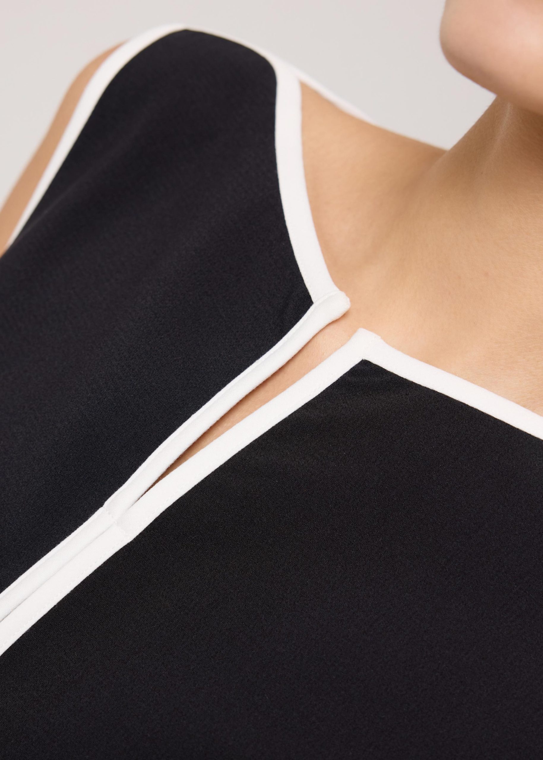 Kimi Contrast Piping Notch A-line Mini Dress - Image 4