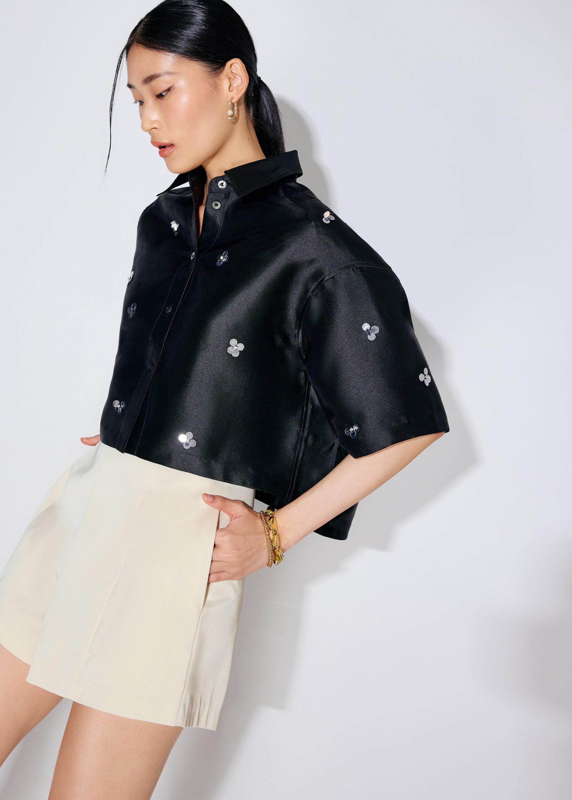 Embellished Satin Collared Boxy Crop Shirt - Image 3