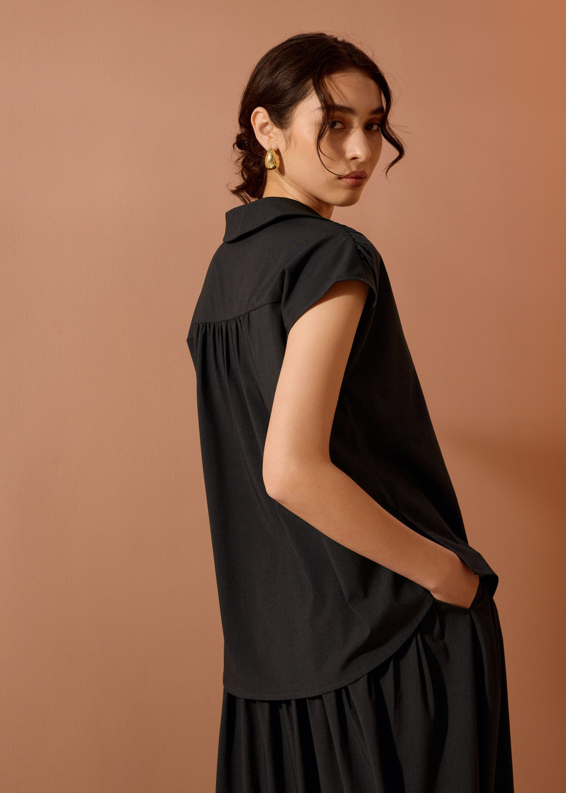Dana Relaxed V-neck Shirt - Image 11