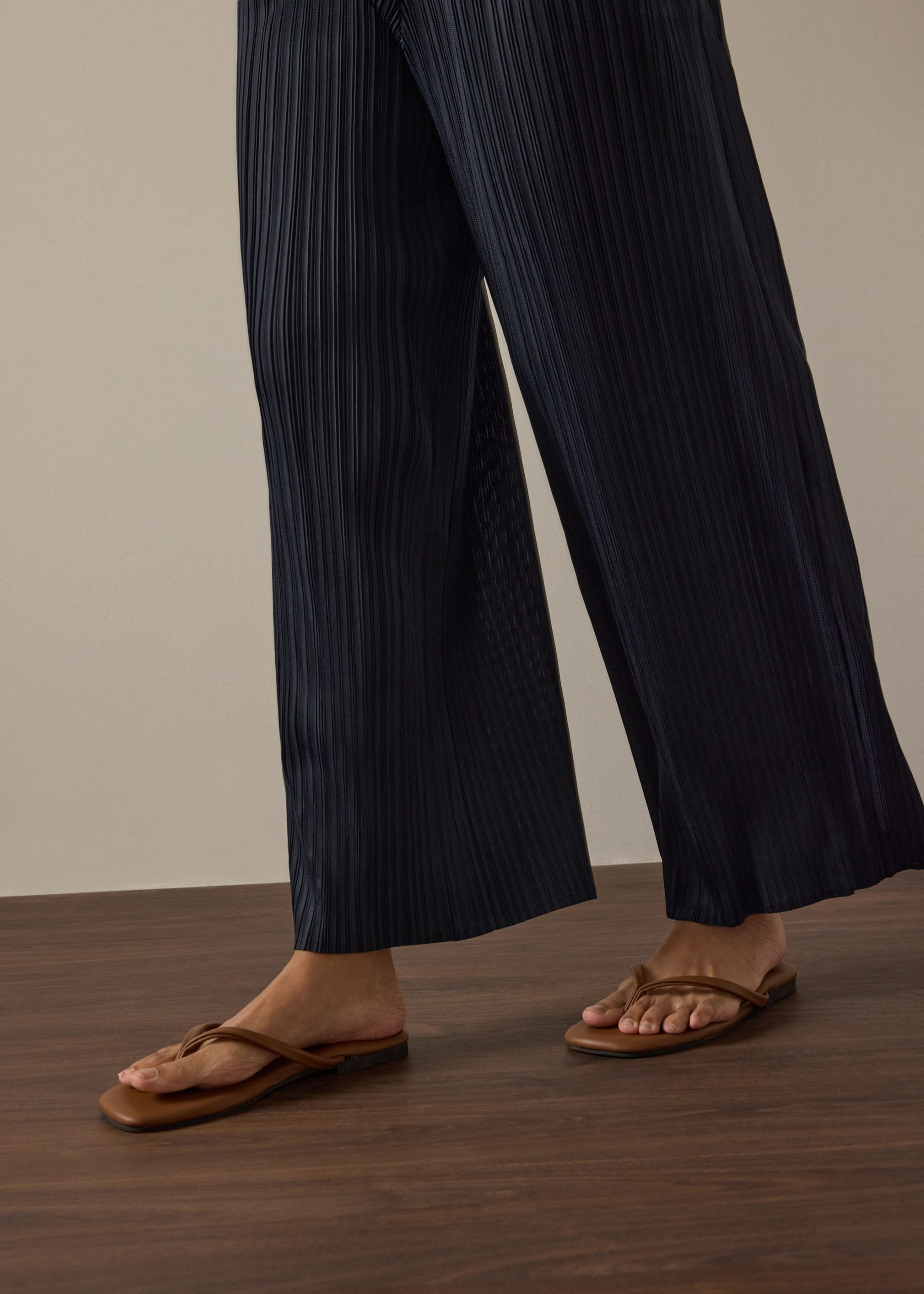 Leggy??Liv Elastic Plisse Straight Leg Pants - Image 4