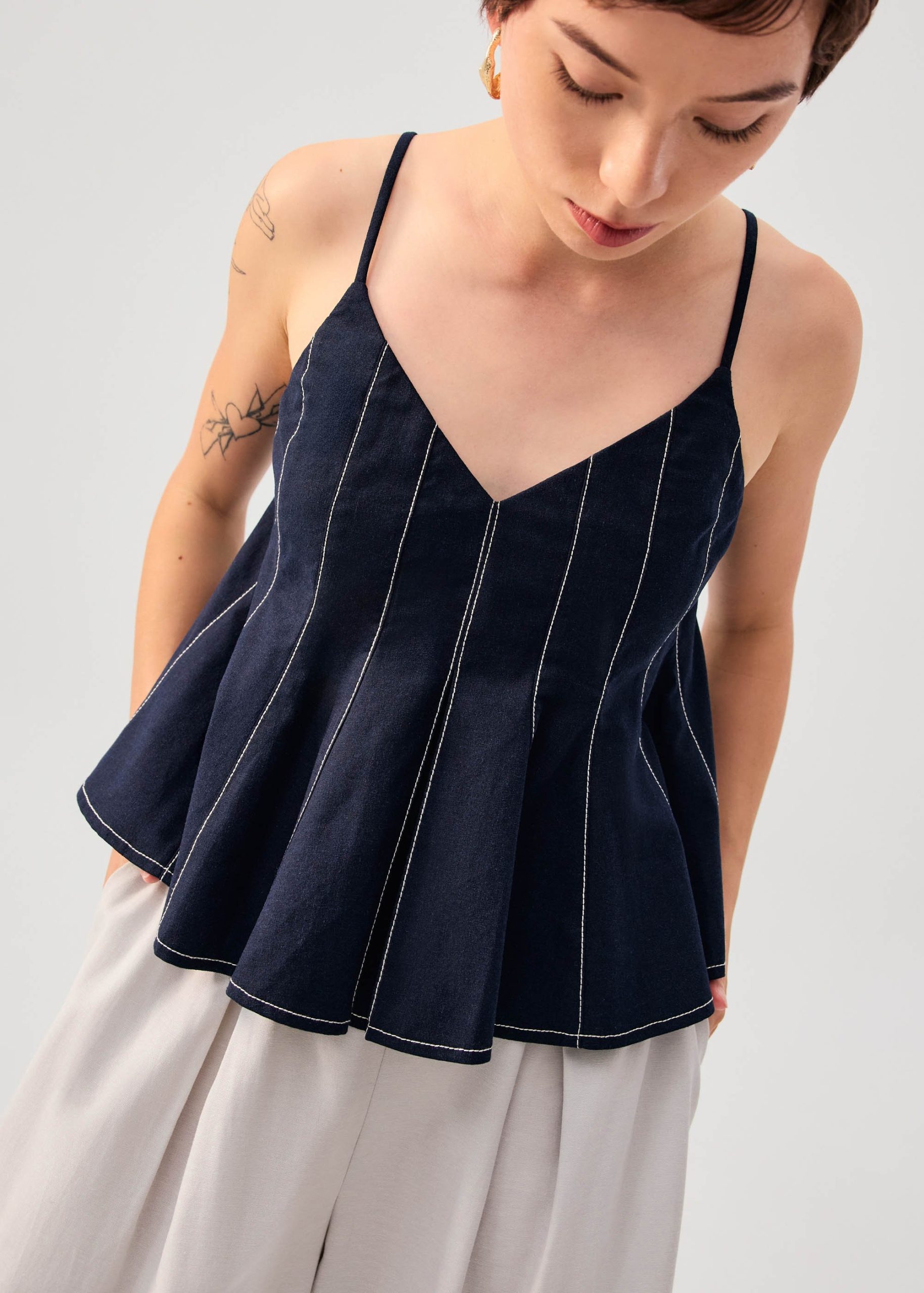 Contrast Stitch V-neck Peplum Camisole Top - Image 3