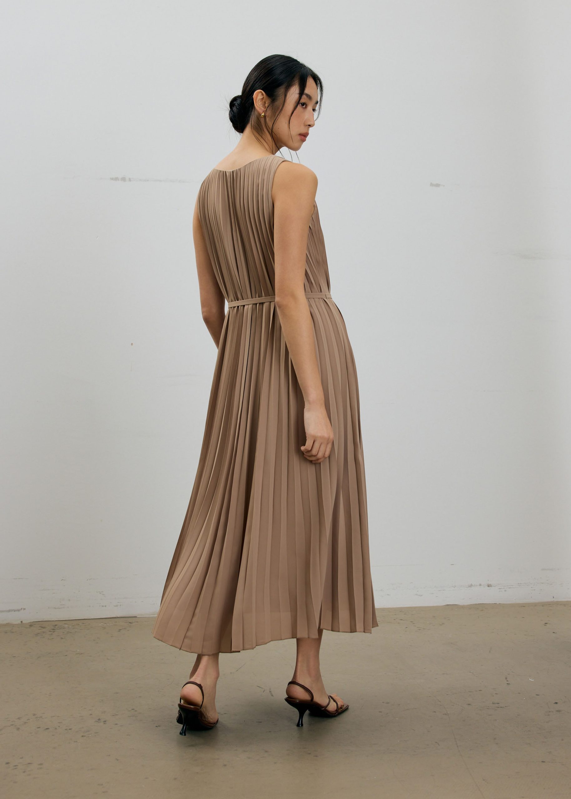 Willa Reversible Sunray Pleated Midaxi Dress - Image 10