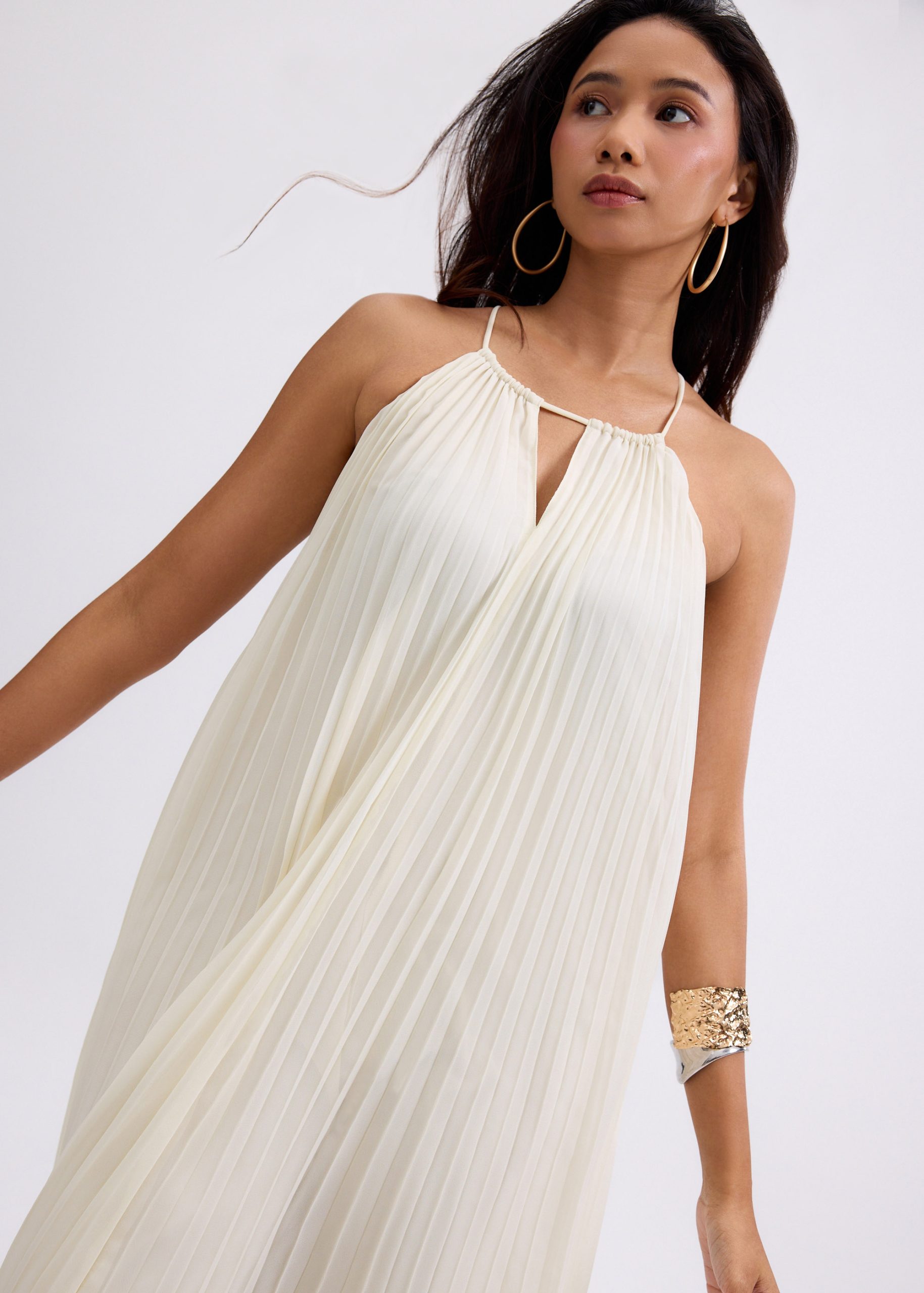 Pleated Trapeze Halter Midaxi Dress - Image 4