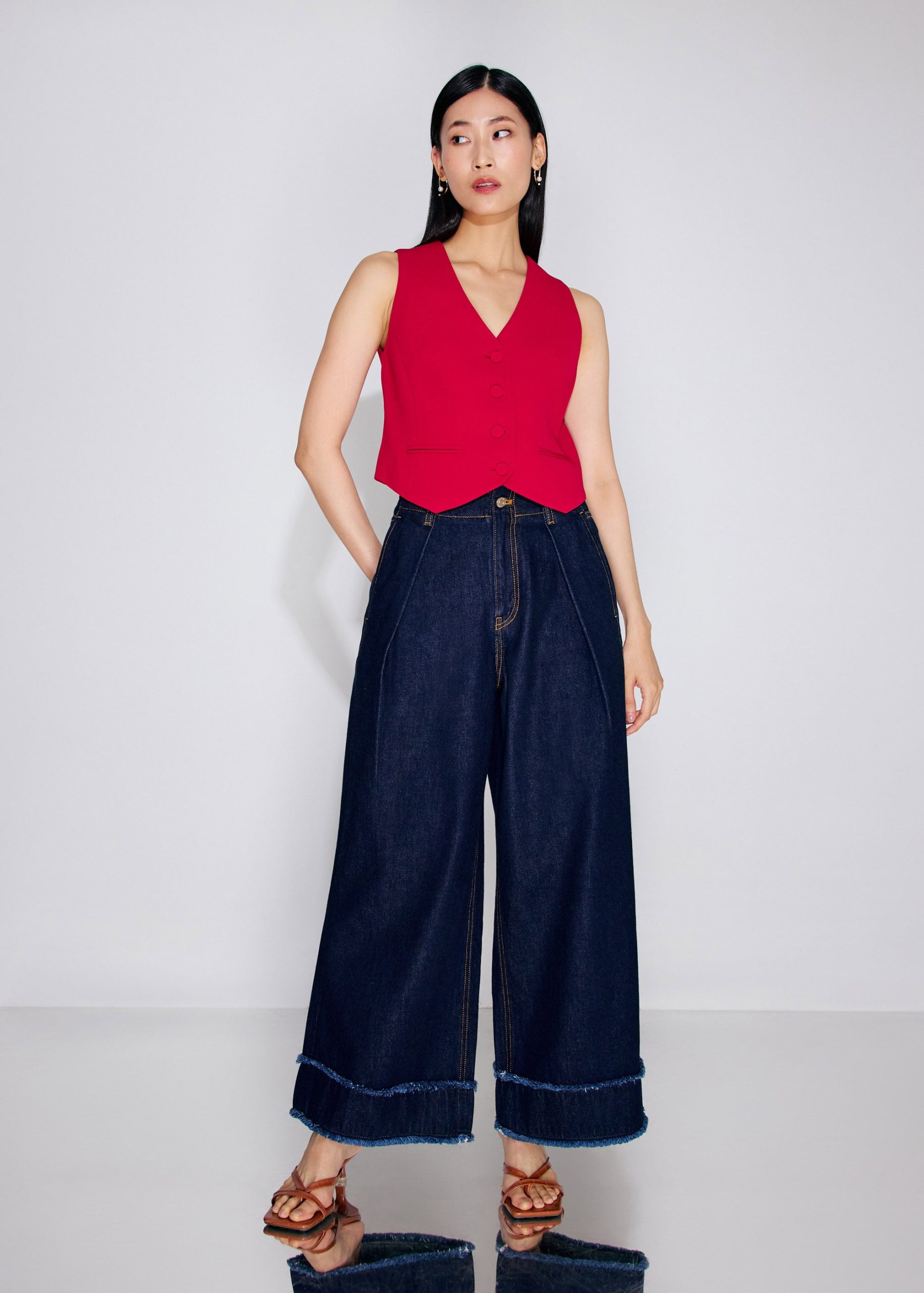 Yuna Relaxed V-neck Vest - Image 22